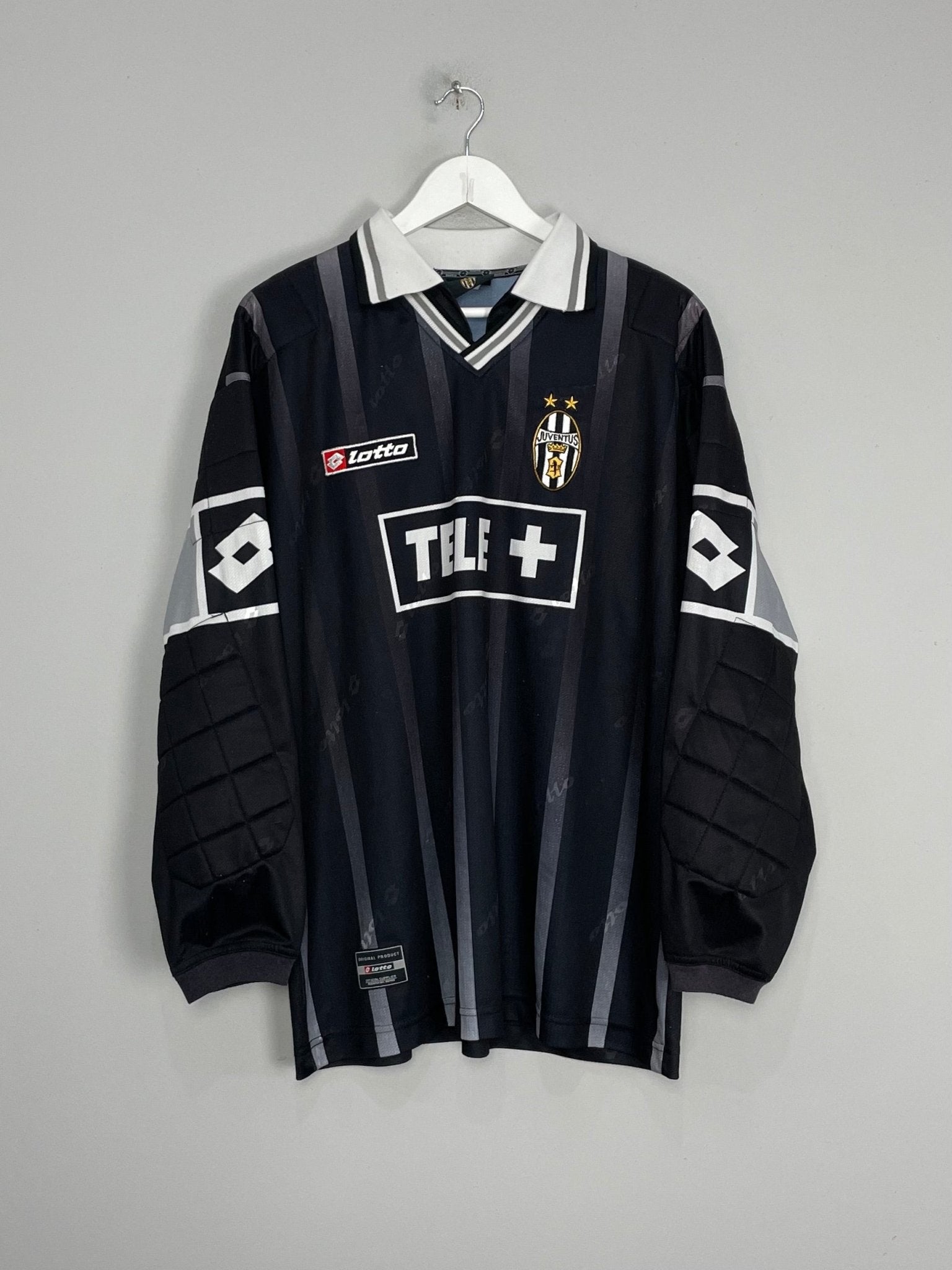 Shop 2000/01 JUVENTUS VAN DER SAR #1 GK SHIRT (XL) LOTTO, classic football shirts, vintage football shirts & retro soccer jerseys at Cult Kits