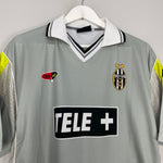 Shop 2000/01 JUVENTUS ZIDANE #21 AWAY SHIRT (L) LOTTO, classic football shirts, vintage football shirts & retro soccer jerseys at Cult Kits