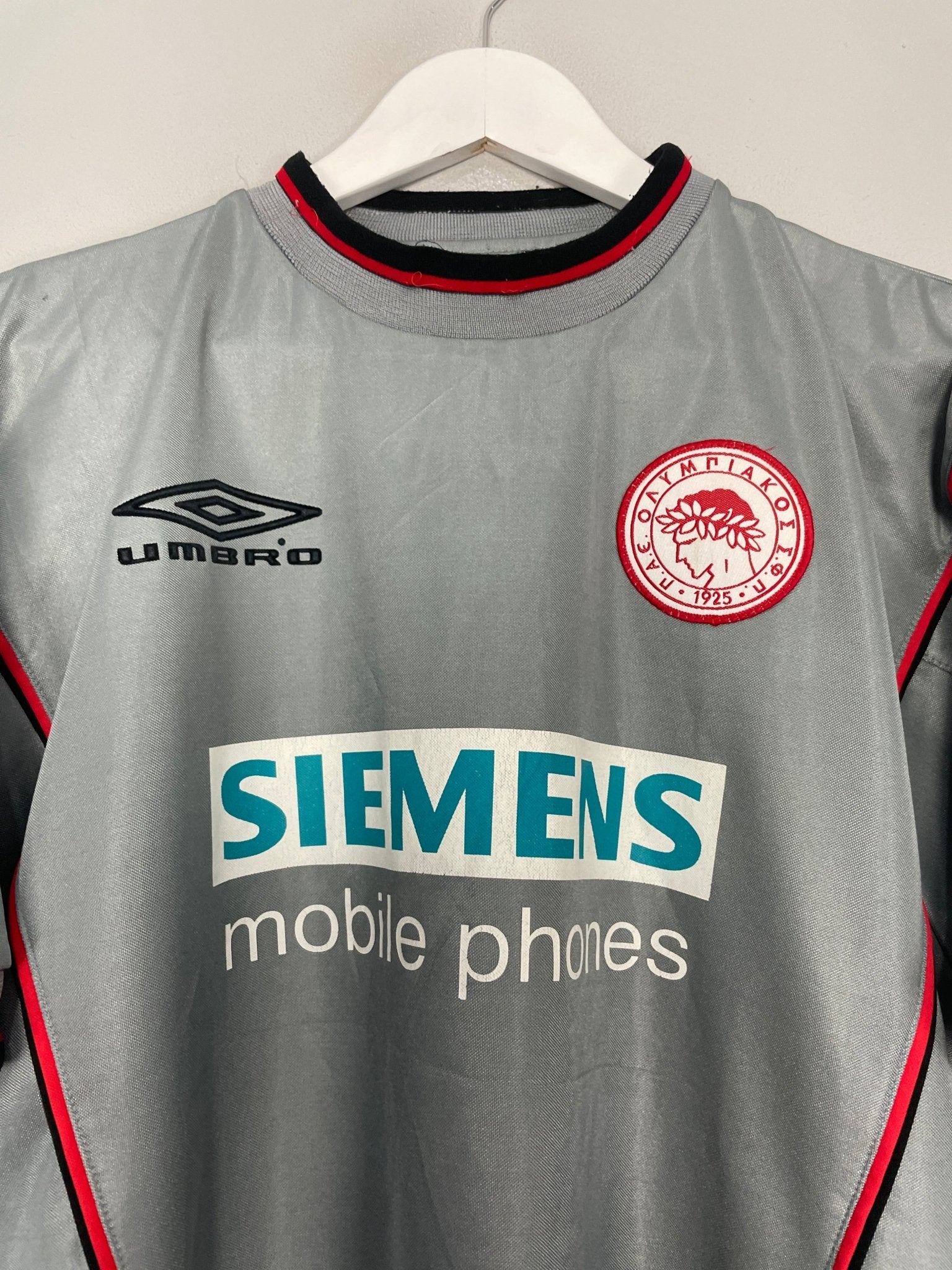 Shop 2000/01 OLYMPIAKOS AWAY SHIRT (XL) UMBRO, classic football shirts, vintage football shirts & retro soccer jerseys at Cult Kits
