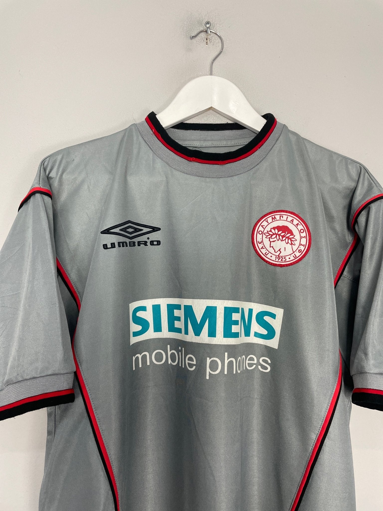 Shop 2000/01 OLYMPIAKOS AWAY SHIRT (XL) UMBRO, classic football shirts, vintage football shirts & retro soccer jerseys at Cult Kits