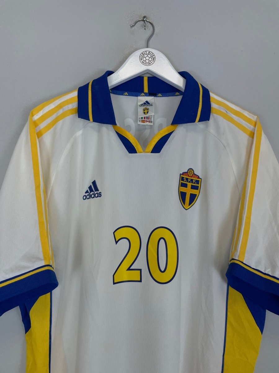 2000/01 SWEDEN LARSSON 7 AWAY SHIRT (XL) ADIDAS - Cult Kits - XL - Buy Vintage Football Shirts, Authentic Retro Football Shirts For Sale, Classic Football Shirts & Soccer Jersey
