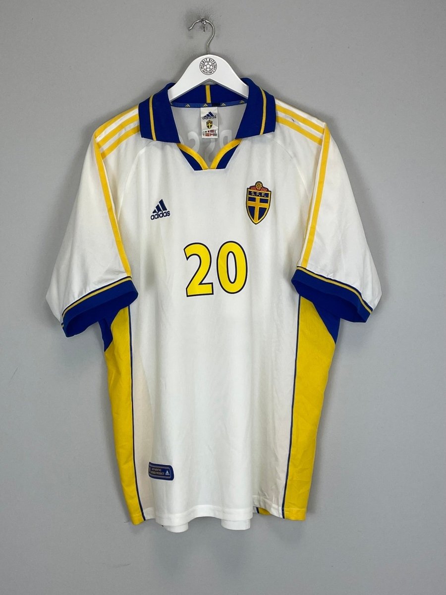2000/01 SWEDEN LARSSON 7 AWAY SHIRT (XL) ADIDAS - Cult Kits - XL - Buy Vintage Football Shirts, Authentic Retro Football Shirts For Sale, Classic Football Shirts & Soccer Jersey
