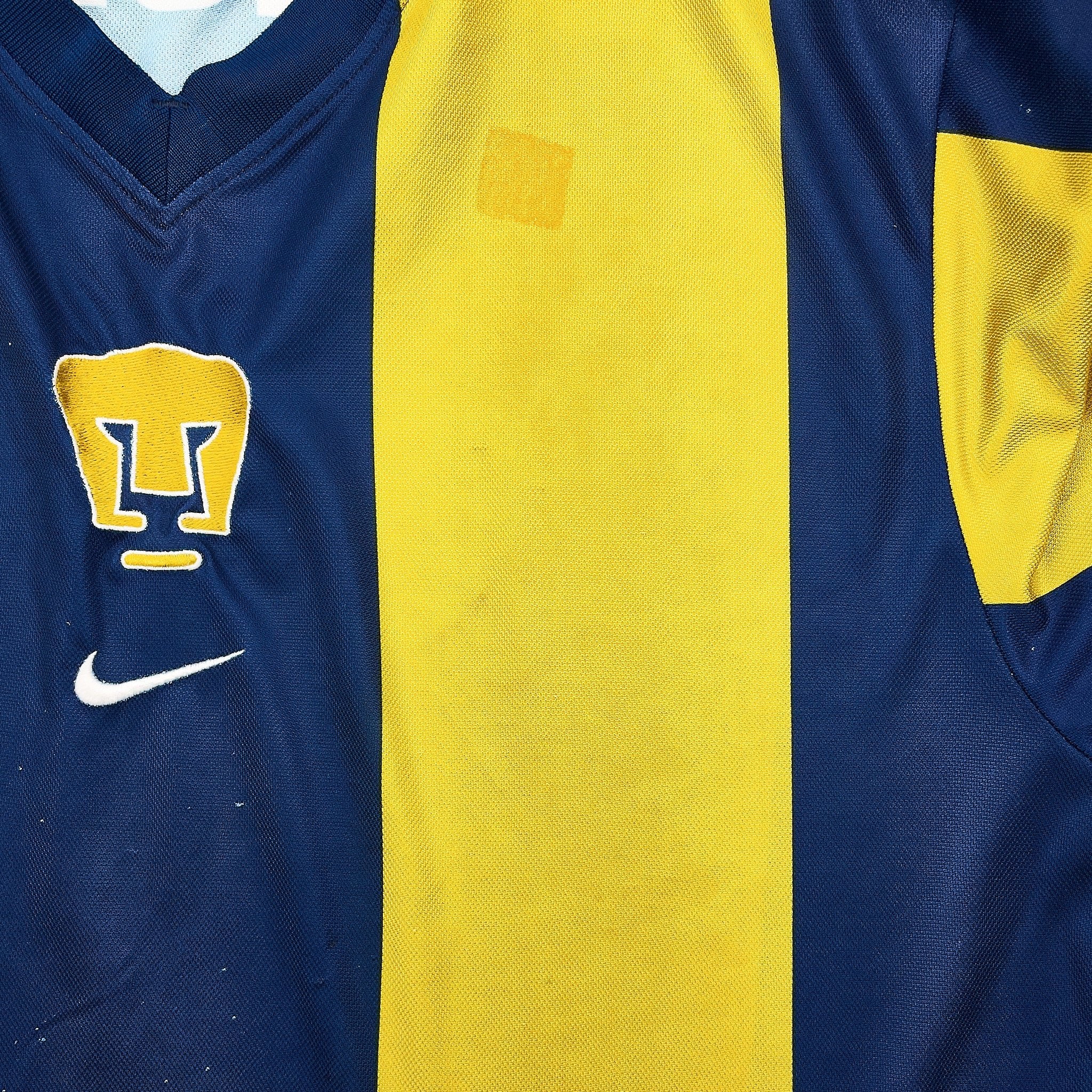 Buy 2000/01 UNAM Pumas Home Shirt (L) Nike ~ Free worldwide shipping available ~ Authentic Vintage Football Shirts from Cult Kits
