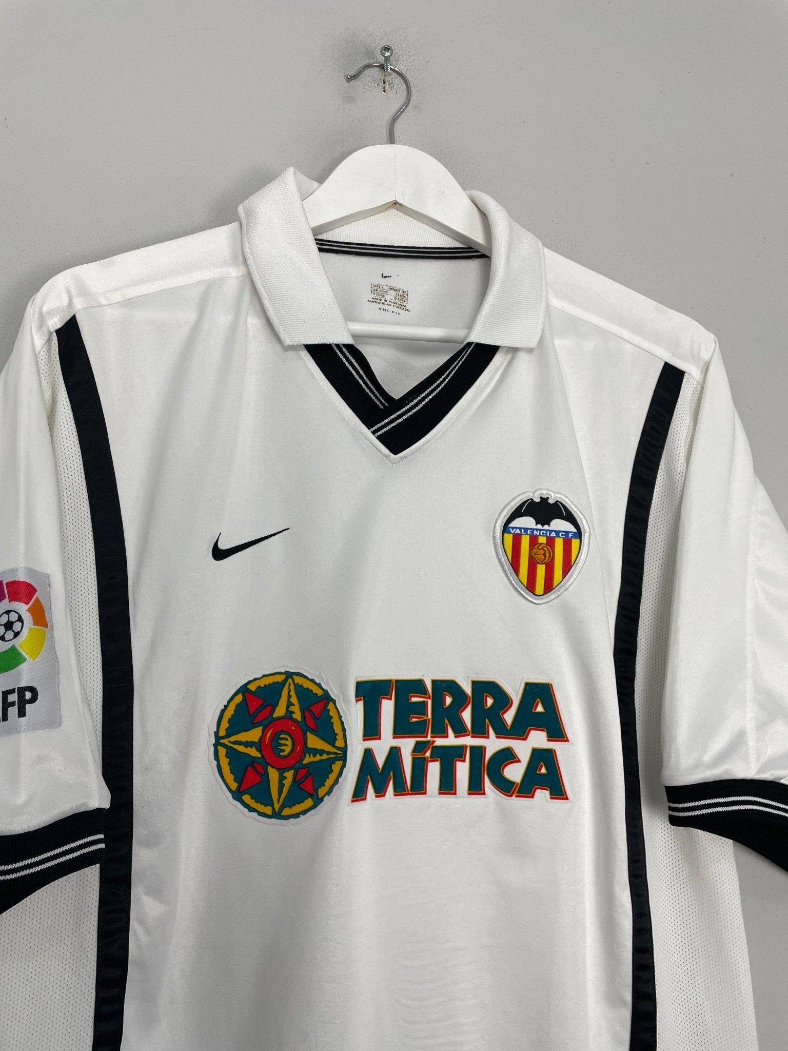 Shop 2000/01 VALENCIA HOME SHIRT (L) NIKE, classic football shirts, vintage football shirts & retro soccer jerseys at Cult Kits