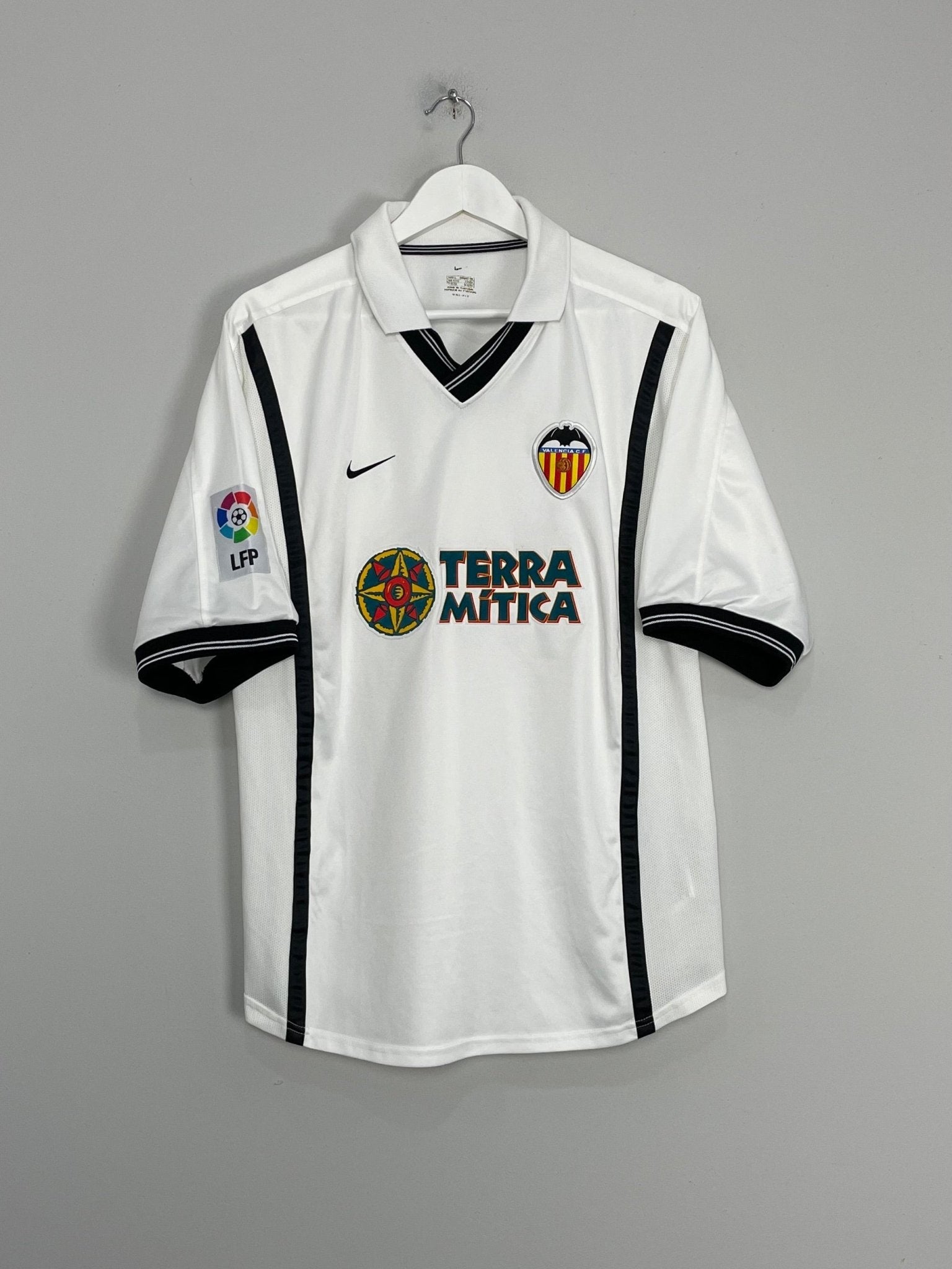 Shop 2000/01 VALENCIA HOME SHIRT (L) NIKE, classic football shirts, vintage football shirts & retro soccer jerseys at Cult Kits