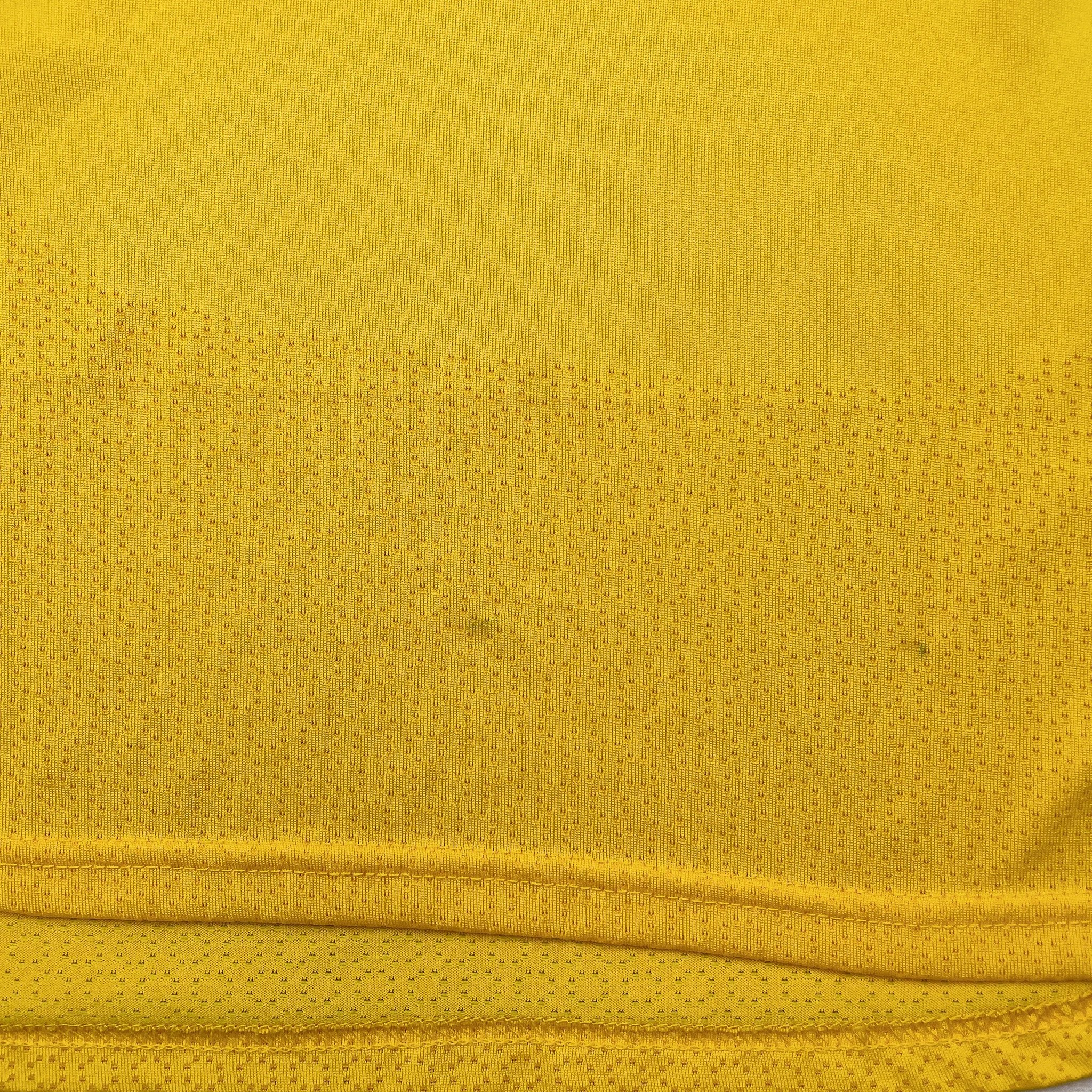 Buy 2000/02 Brazil Ronaldo 9 Home Shirt (M) Nike ~ Free worldwide shipping ~ Authentic Vintage Football Shirts from Cult Kits
