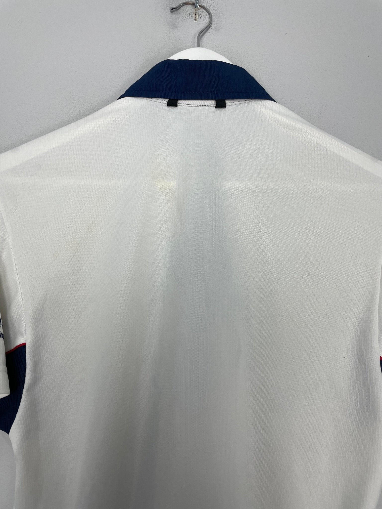 Shop 2000/02 CHILE AWAY SHIRT (S) UMBRO, classic football shirts, vintage football shirts & retro soccer jerseys at Cult Kits