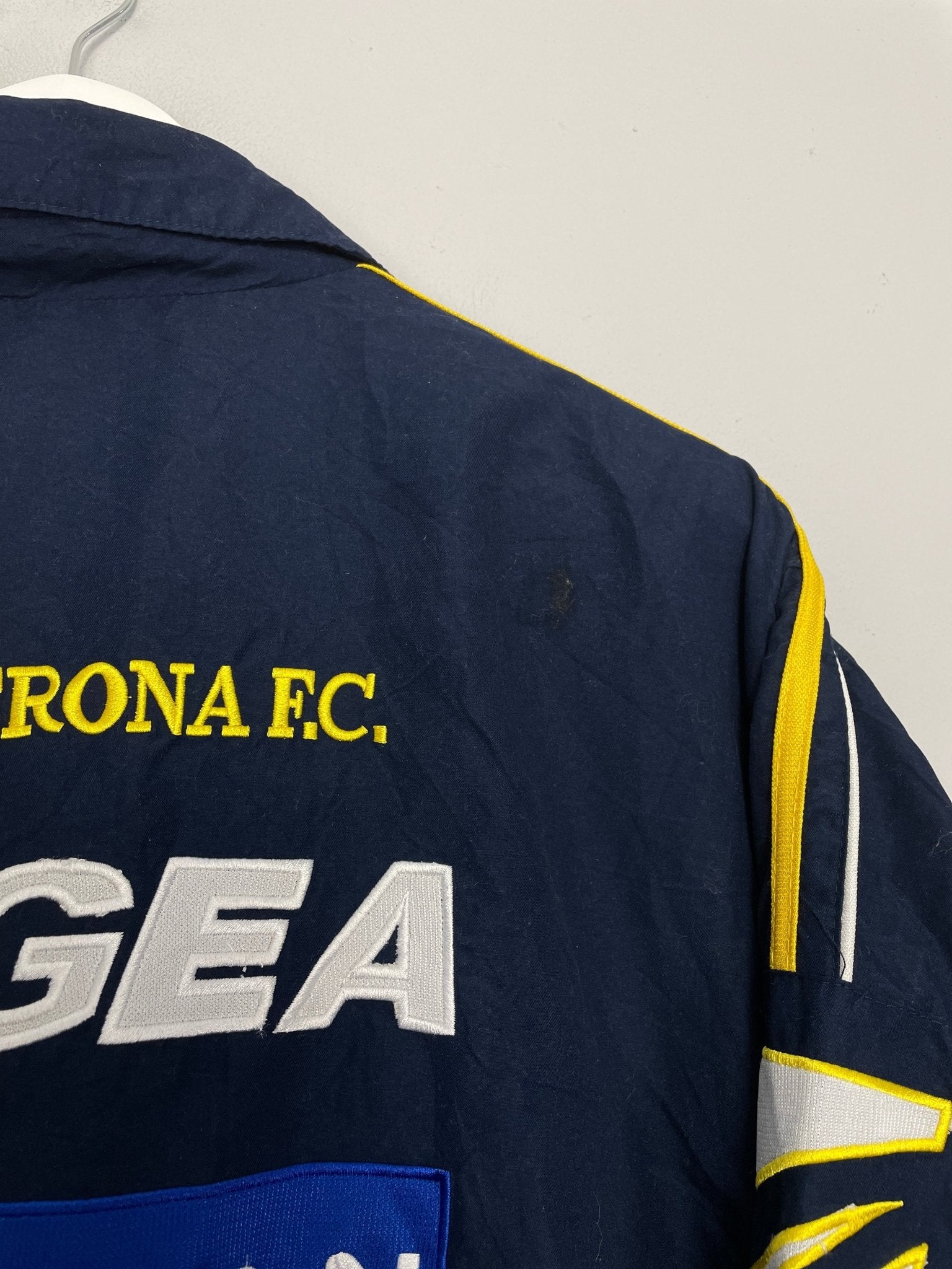 Shop 2000/02 HELLAS VERONA TRACK JACKET (XL) LOTTO, classic football shirts, vintage football shirts & retro soccer jerseys at Cult Kits
