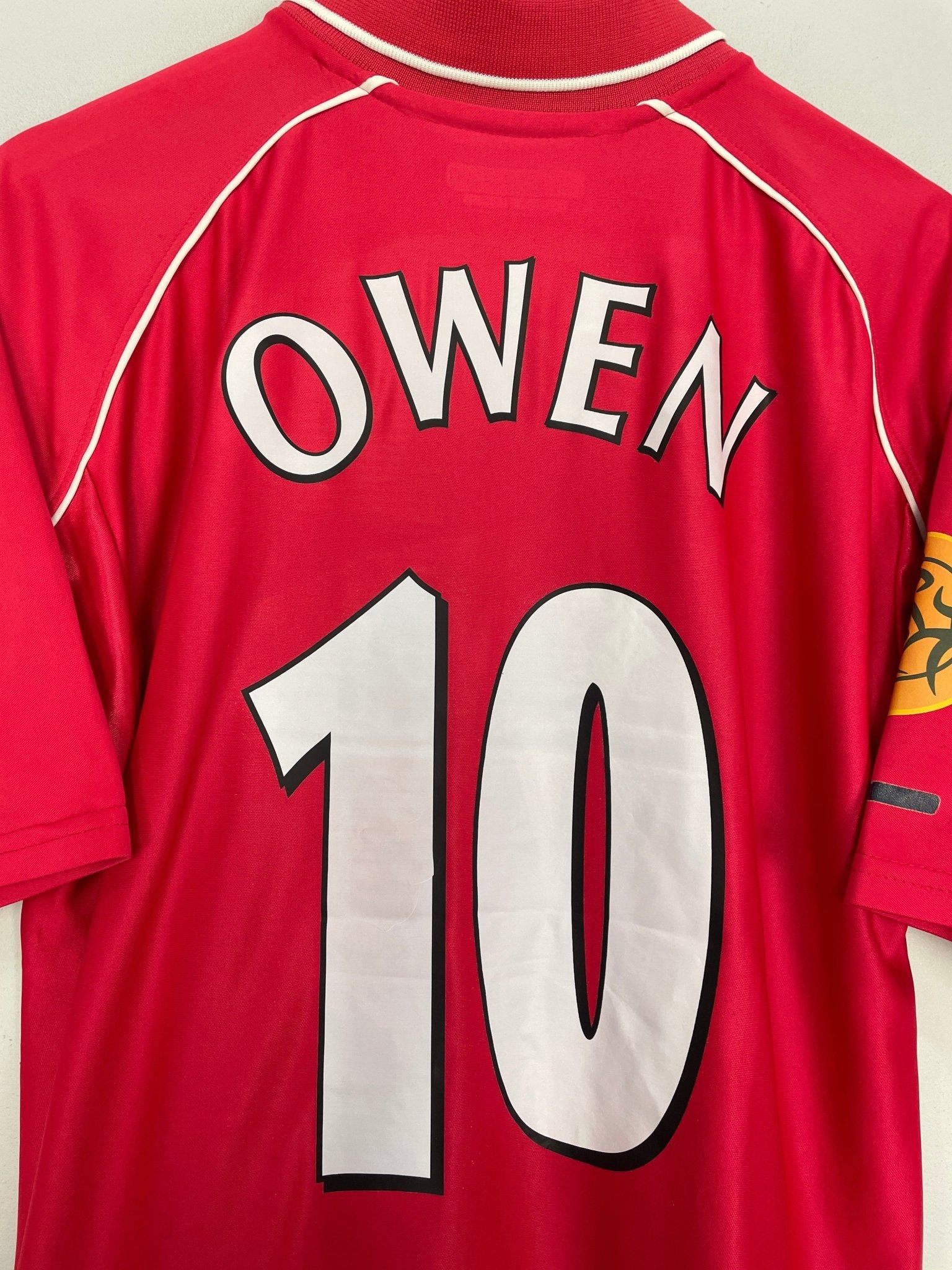 Shop 2000/02 LIVERPOOL OWEN #10 HOME SHIRT (M) REEBOK, classic football shirts, vintage football shirts & retro soccer jerseys at Cult Kits