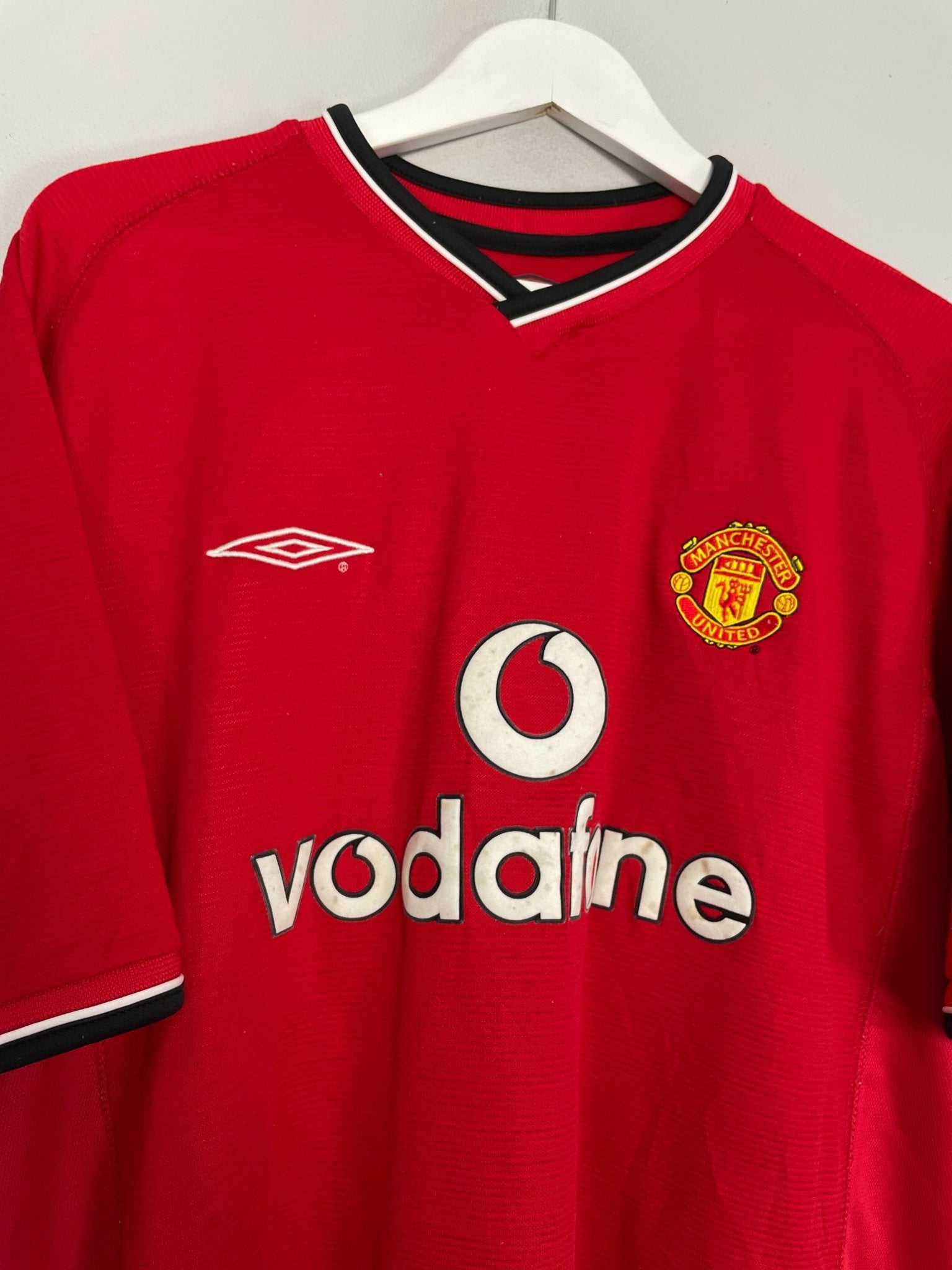 Shop 2000/02 MANCHESTER UNITED BECKHAM #7 HOME SHIRT (XL) UMBRO, classic football shirts, vintage football shirts & retro soccer jerseys at Cult Kits