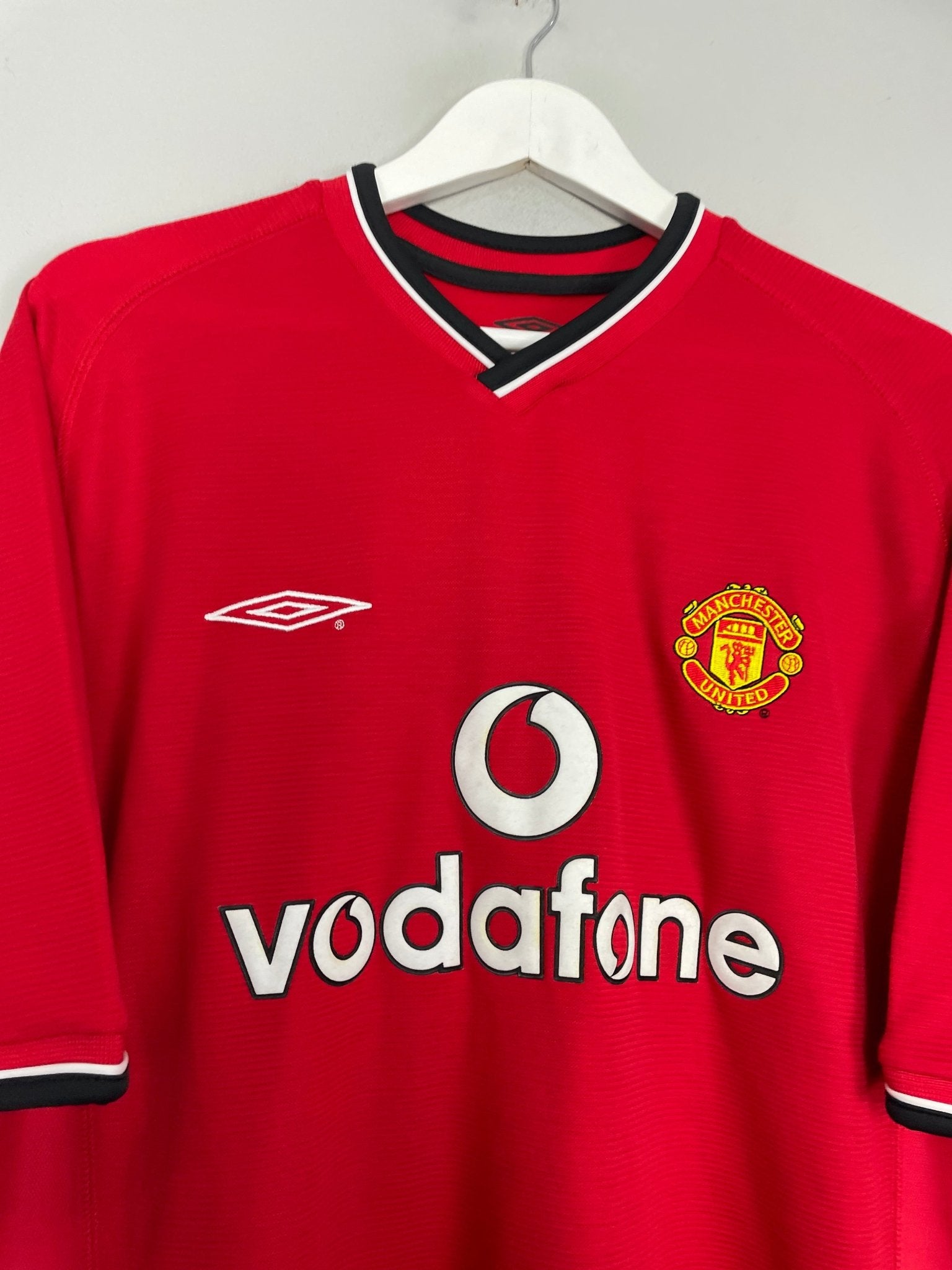 Shop 2000/02 MANCHESTER UNITED BECKHAM #7 HOME SHIRT (XL) UMBRO, classic football shirts, vintage football shirts & retro soccer jerseys at Cult Kits
