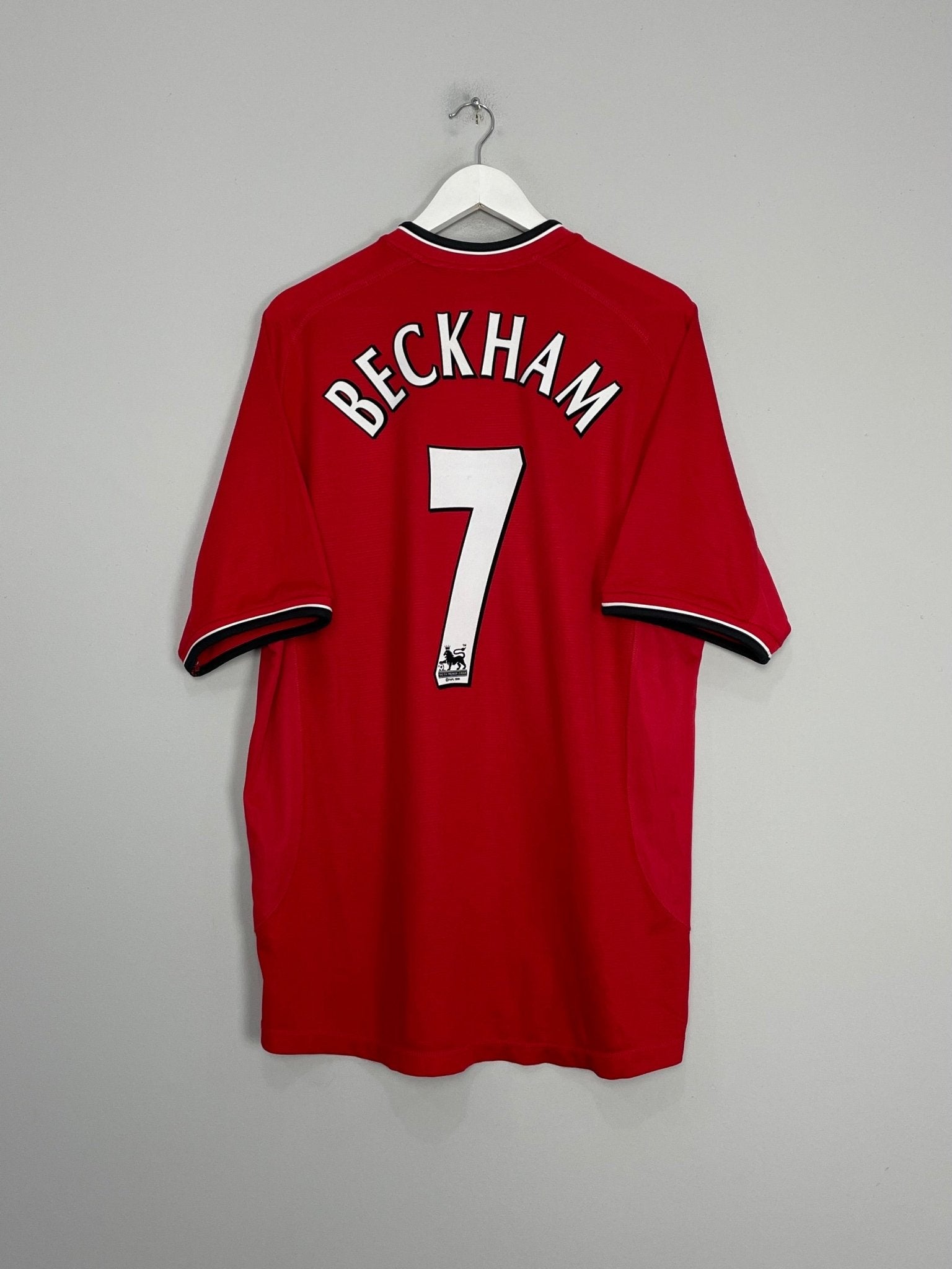 Shop 2000/02 MANCHESTER UNITED BECKHAM #7 HOME SHIRT (XL) UMBRO, classic football shirts, vintage football shirts & retro soccer jerseys at Cult Kits