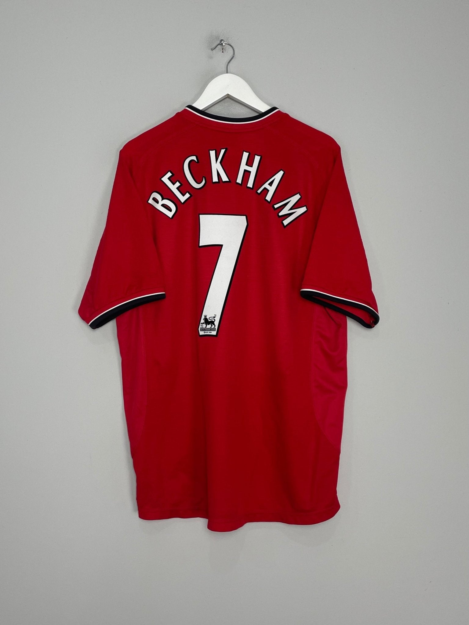 Shop 2000/02 MANCHESTER UNITED BECKHAM #7 HOME SHIRT (XL) UMBRO, classic football shirts, vintage football shirts & retro soccer jerseys at Cult Kits