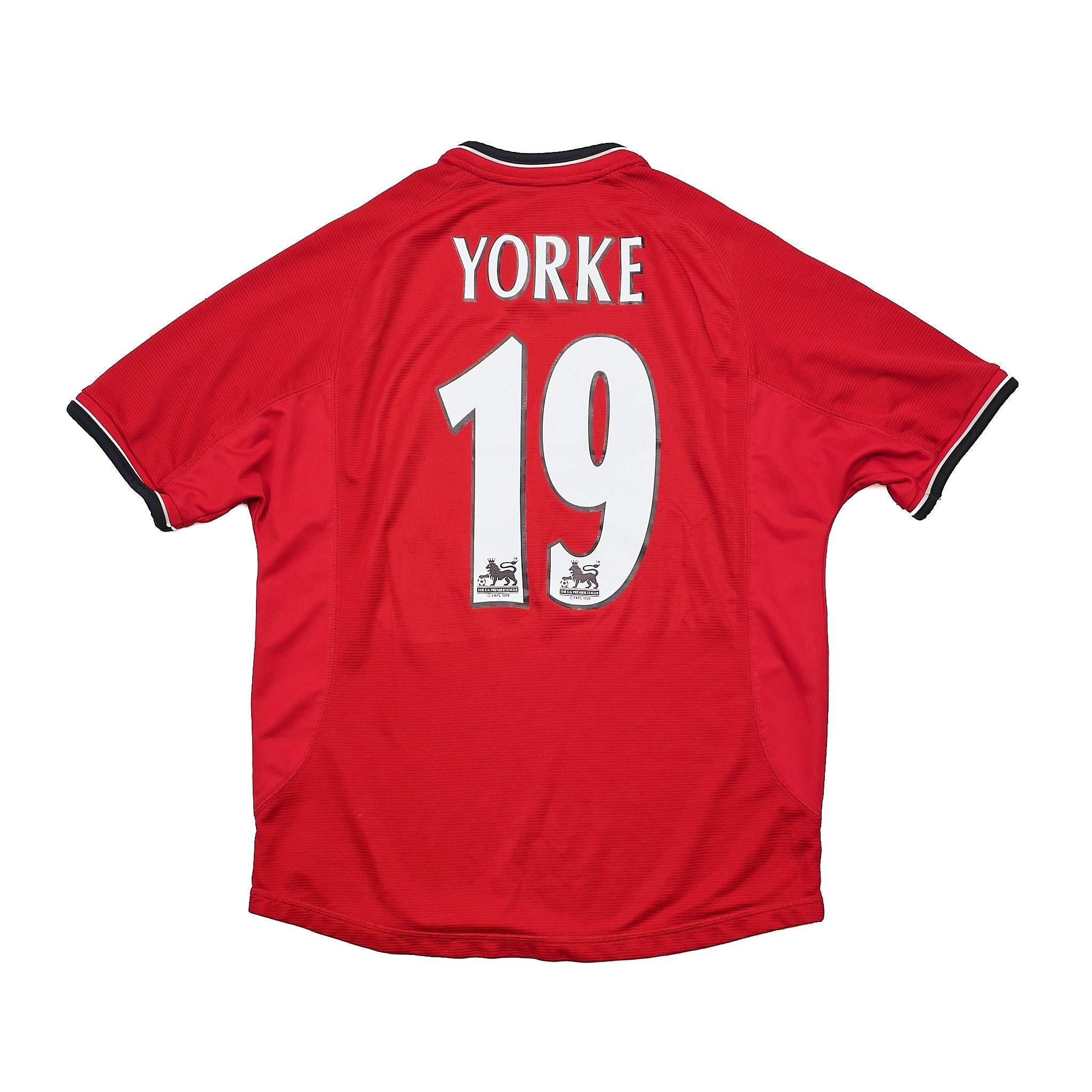 Buy 2000/02 Manchester United Yorke 19 Home Shirt (M) Umbro ~ Free worldwide shipping available ~ Authentic Vintage Football Shirts from Cult Kits