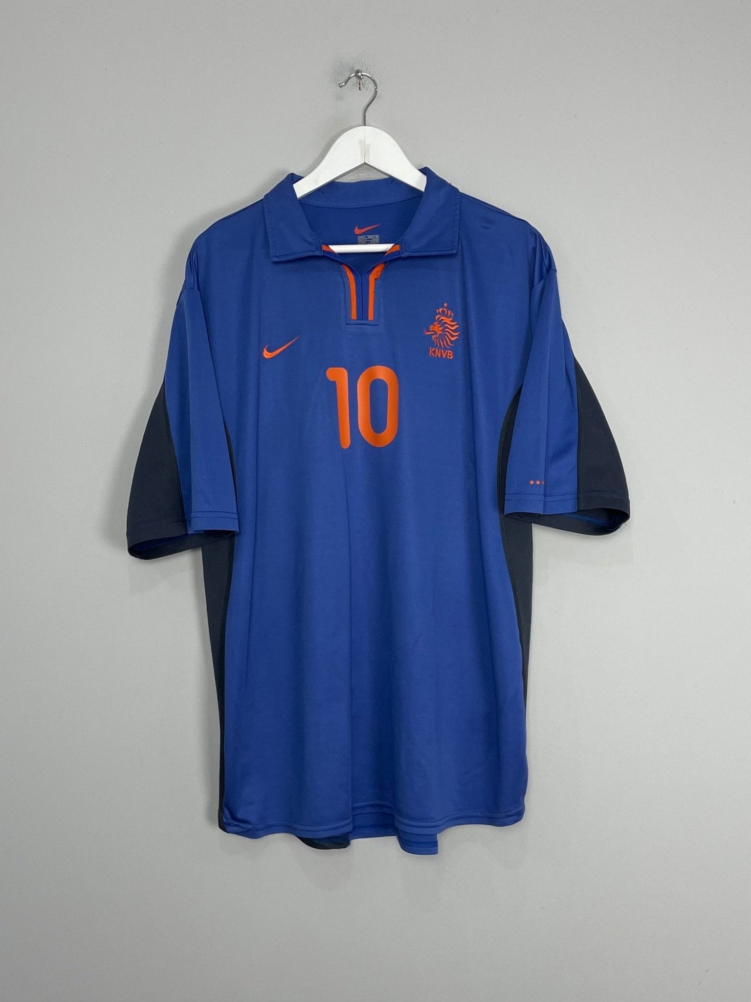 Shop 2000/02 NETHERLANDS BERGKAMP #10 AWAY SHIRT (XL) NIKE, classic football shirts, vintage football shirts & retro soccer jerseys at Cult Kits