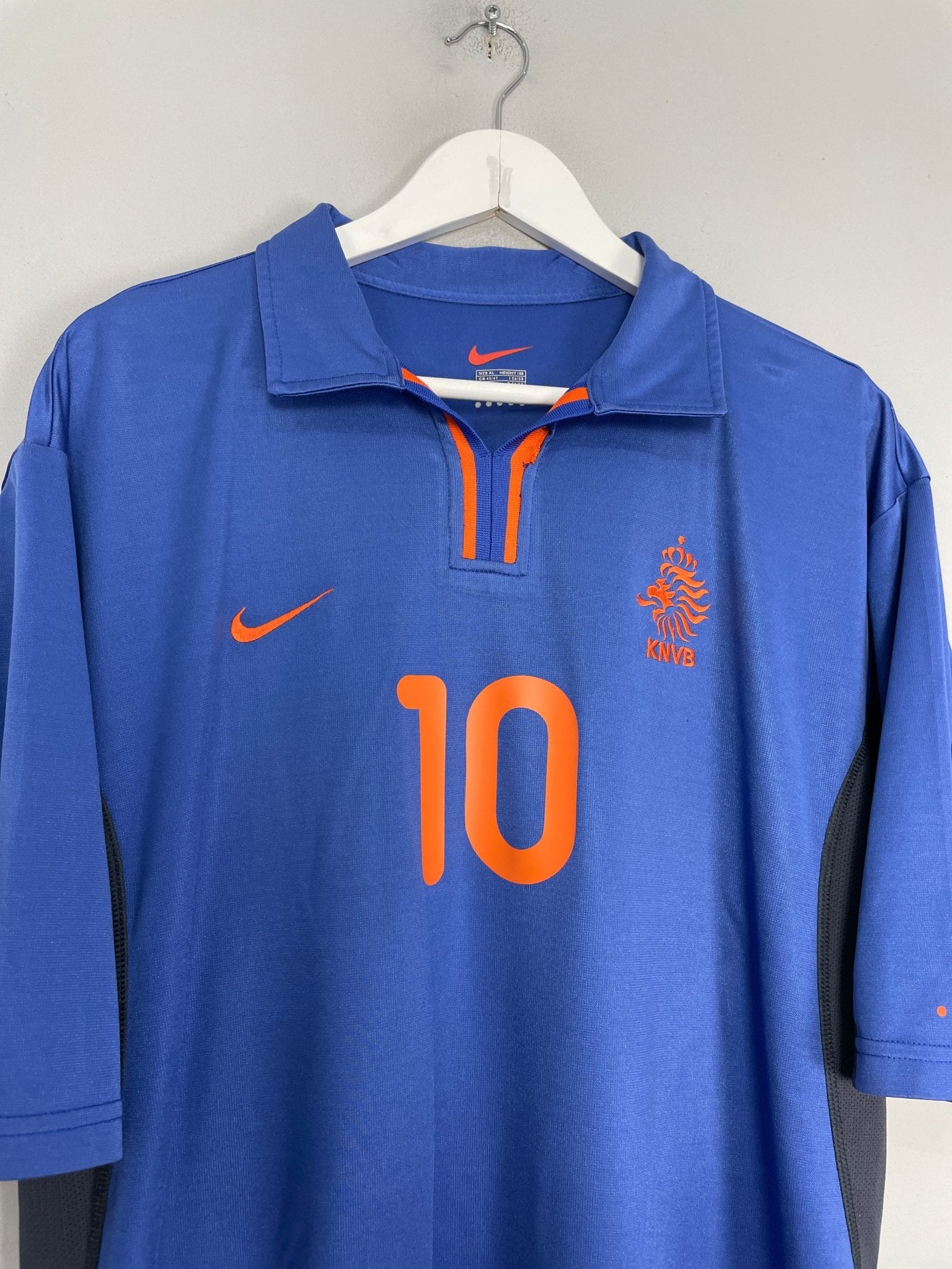 Shop 2000/02 NETHERLANDS BERGKAMP #10 AWAY SHIRT (XL) NIKE, classic football shirts, vintage football shirts & retro soccer jerseys at Cult Kits