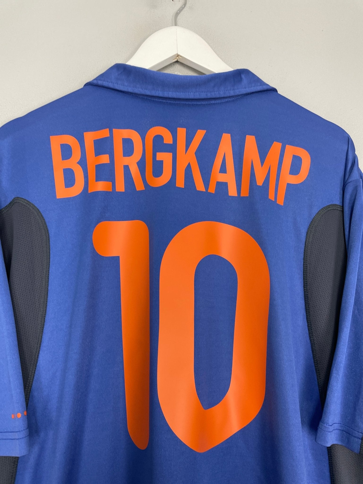 Shop 2000/02 NETHERLANDS BERGKAMP #10 AWAY SHIRT (XL) NIKE, classic football shirts, vintage football shirts & retro soccer jerseys at Cult Kits