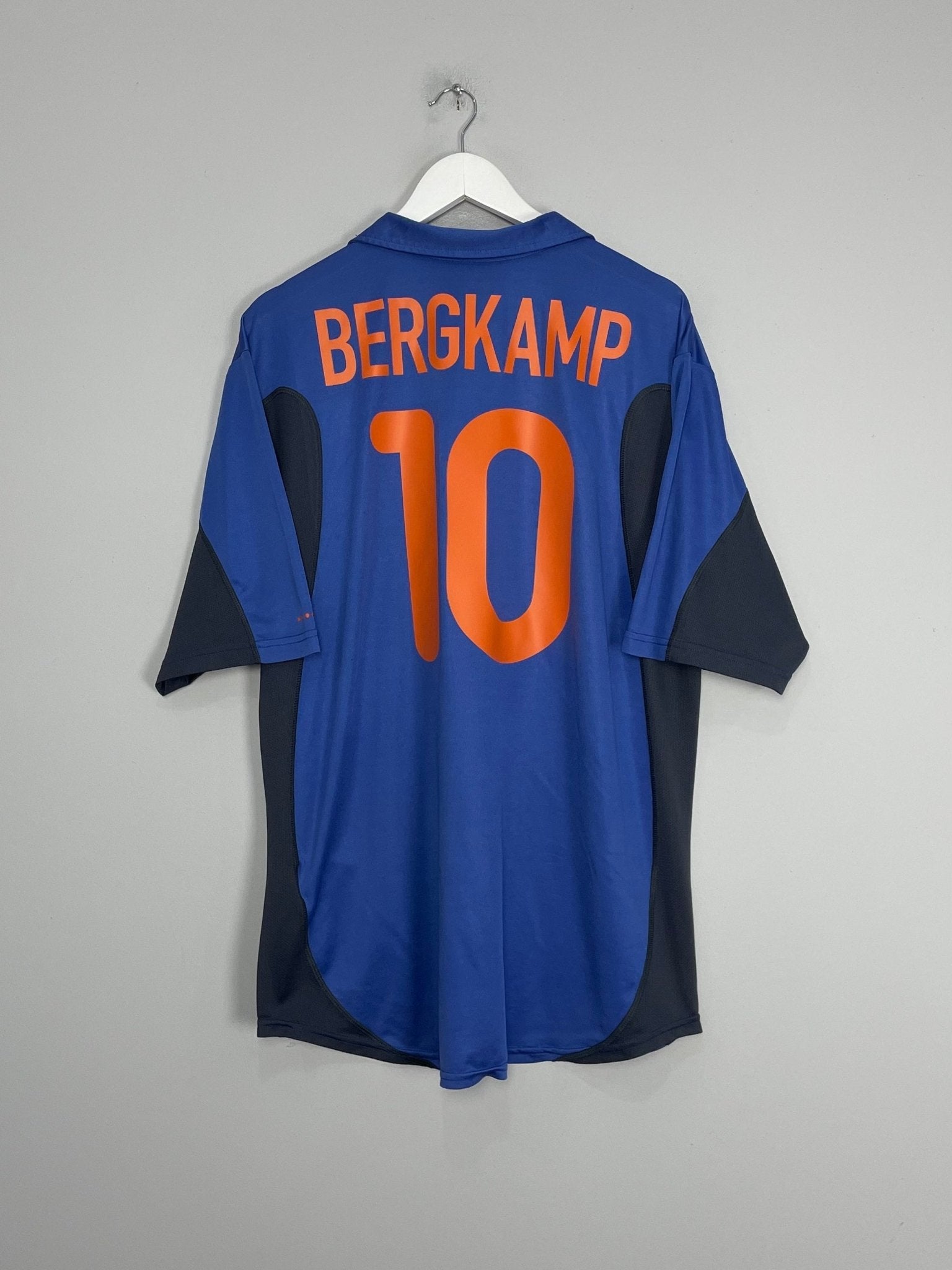 Shop 2000/02 NETHERLANDS BERGKAMP #10 AWAY SHIRT (XL) NIKE, classic football shirts, vintage football shirts & retro soccer jerseys at Cult Kits
