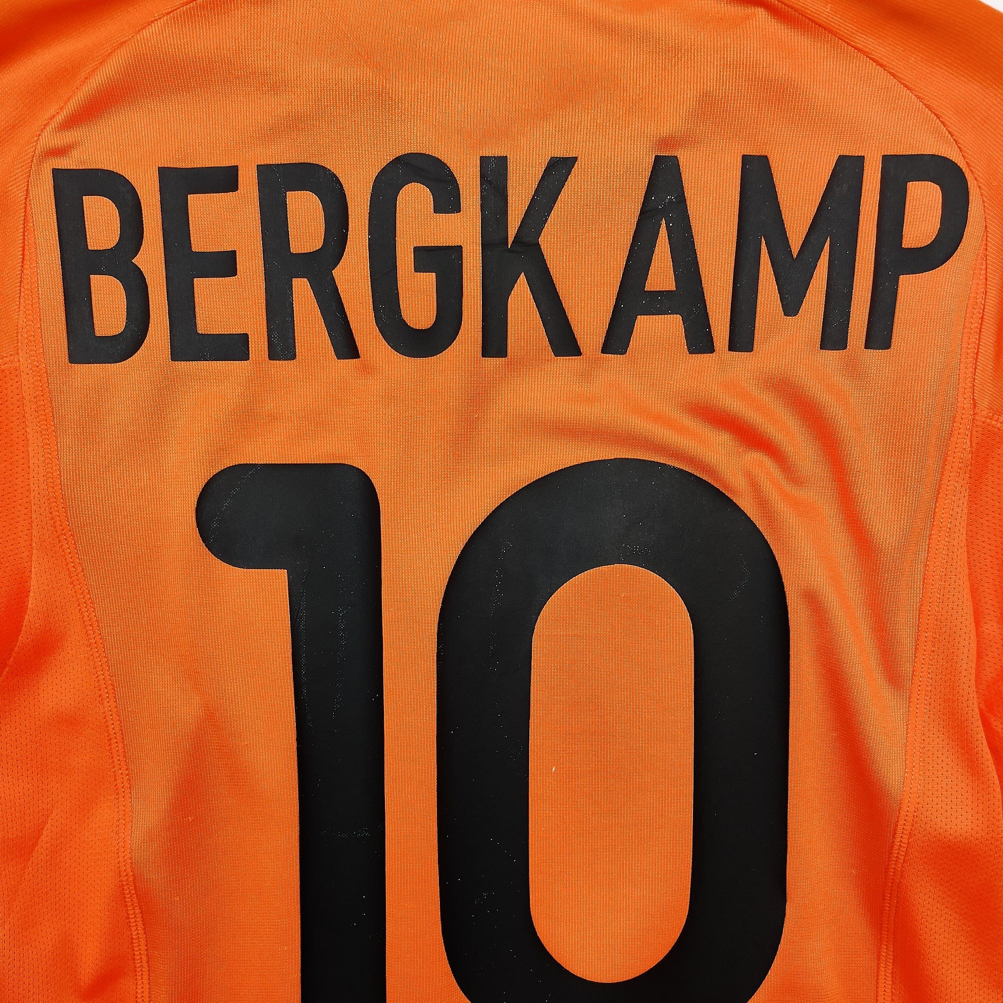 Buy 2000/02 Netherlands Bergkamp 10 Home Shirt (S) Nike ~ Free worldwide shipping ~ Authentic Vintage Football Shirts from Cult Kits