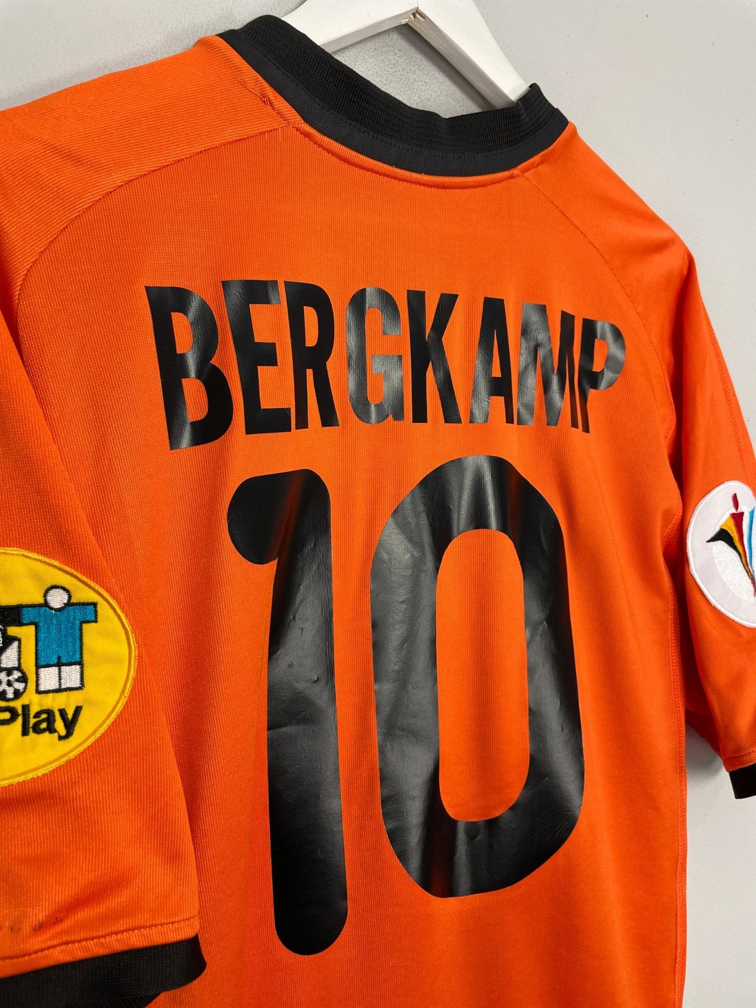 Shop 2000/02 NETHERLANDS BERGKAMP #10 HOME SHIRT (XL) NIKE, classic football shirts, vintage football shirts & retro soccer jerseys at Cult Kits