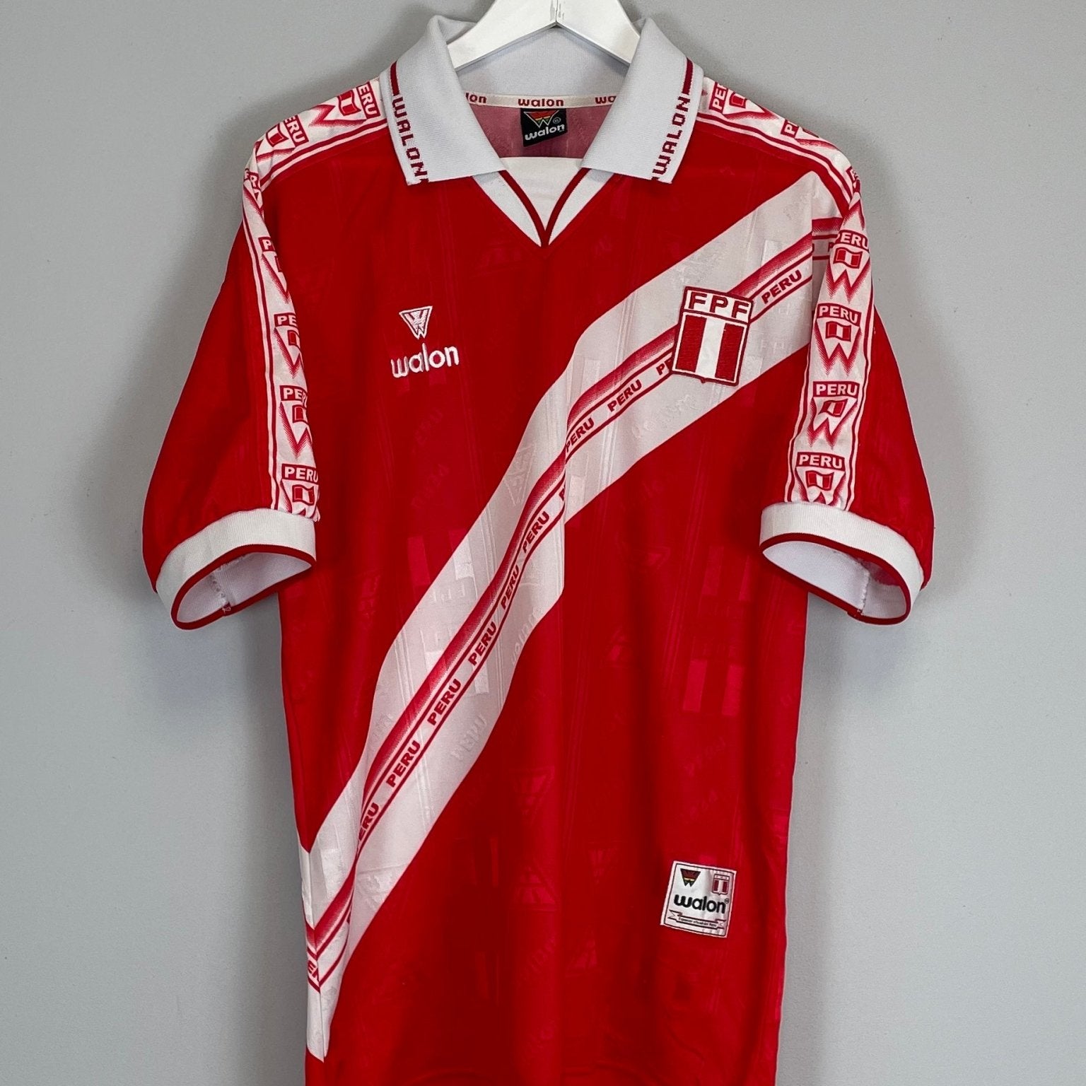 Shop 2000/02 PERU #10 AWAY SHIRT (XL) WALON, classic football shirts, vintage football shirts & retro soccer jerseys at Cult Kits