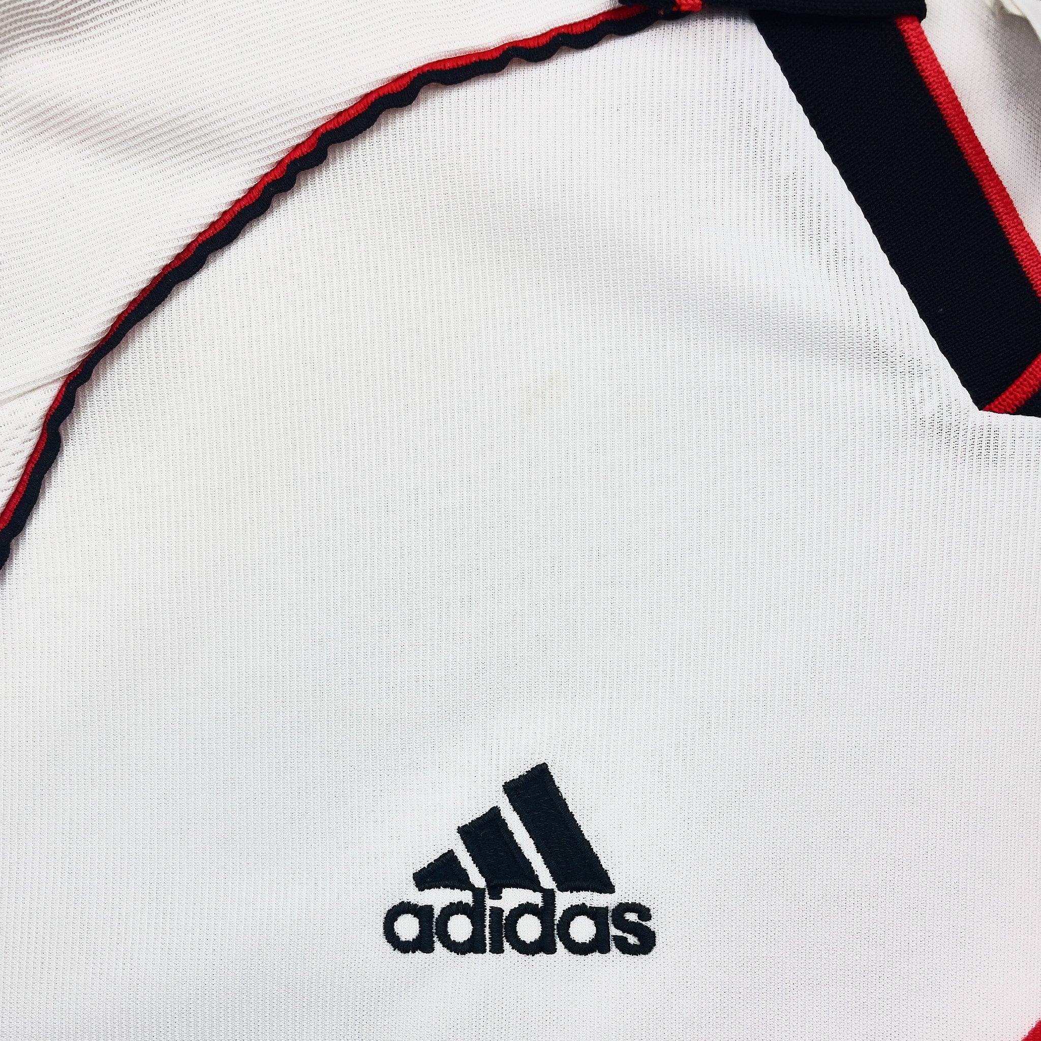 Buy 2000/02 River Plate Home Shirt (L) Adidas ~ Free worldwide shipping available ~ Authentic Vintage Football Shirts from Cult Kits