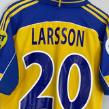 2000/02 SWEDEN LARSSON 20 HOME SHIRT (L) ADIDAS - Cult Kits - Large - Buy Vintage Football Shirts, Authentic Retro Football Shirts For Sale, Classic Football Shirts & Soccer Jersey
