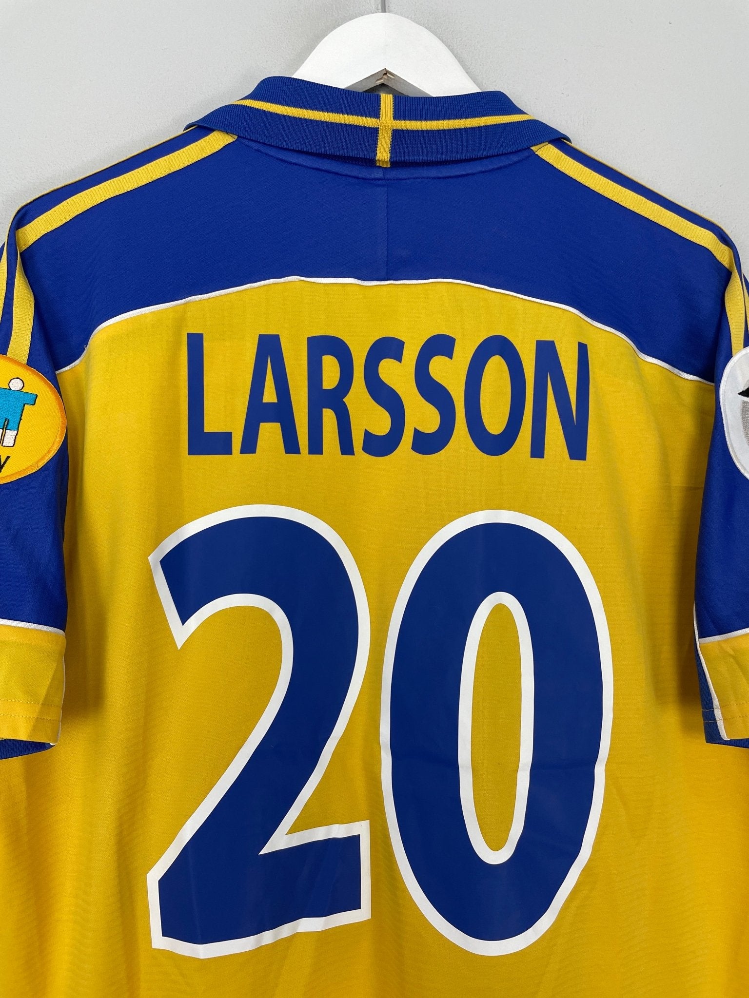 Shop 2000/02 SWEDEN LARSSON #20 HOME SHIRT (L) ADIDAS, classic football shirts, vintage football shirts & retro soccer jerseys at Cult Kits