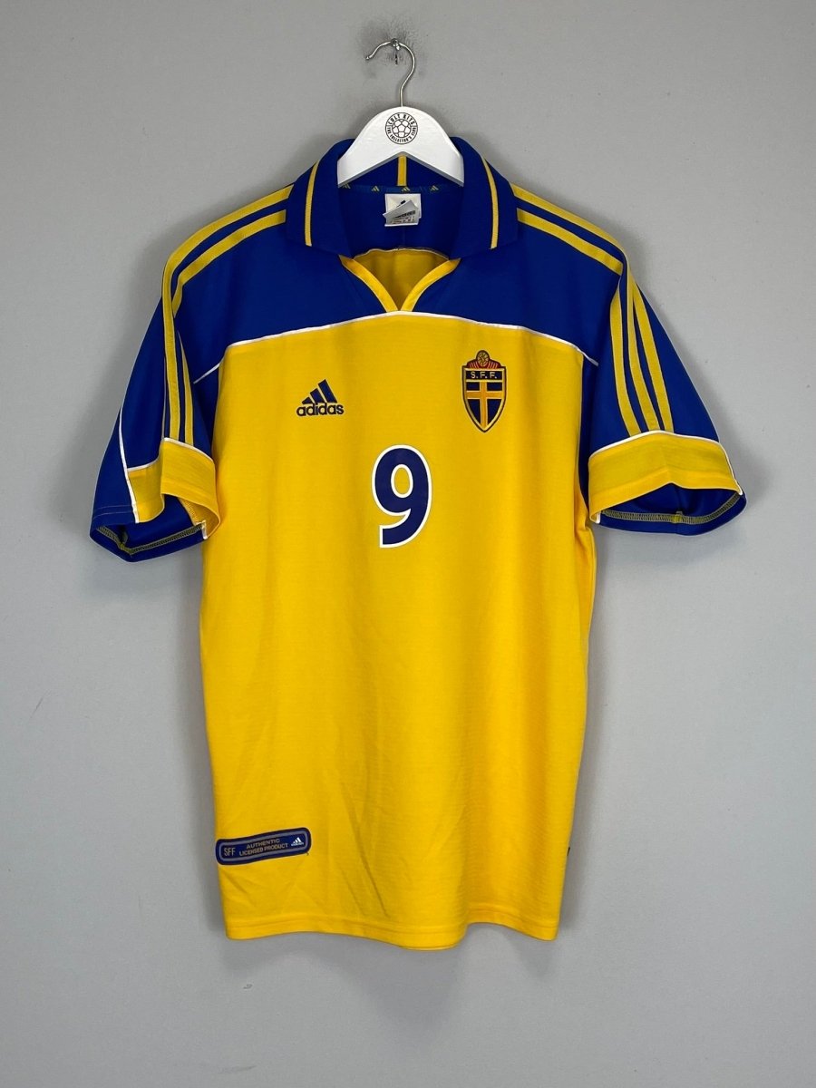 2000/02 SWEDEN LJUNGBERG 9 HOME SHIRT (M) ADIDAS - Cult Kits - Medium - Buy Vintage Football Shirts, Authentic Retro Football Shirts For Sale, Classic Football Shirts & Soccer Jersey