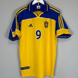 2000/02 SWEDEN LJUNGBERG 9 HOME SHIRT (M) ADIDAS - Cult Kits - Medium - Buy Vintage Football Shirts, Authentic Retro Football Shirts For Sale, Classic Football Shirts & Soccer Jersey
