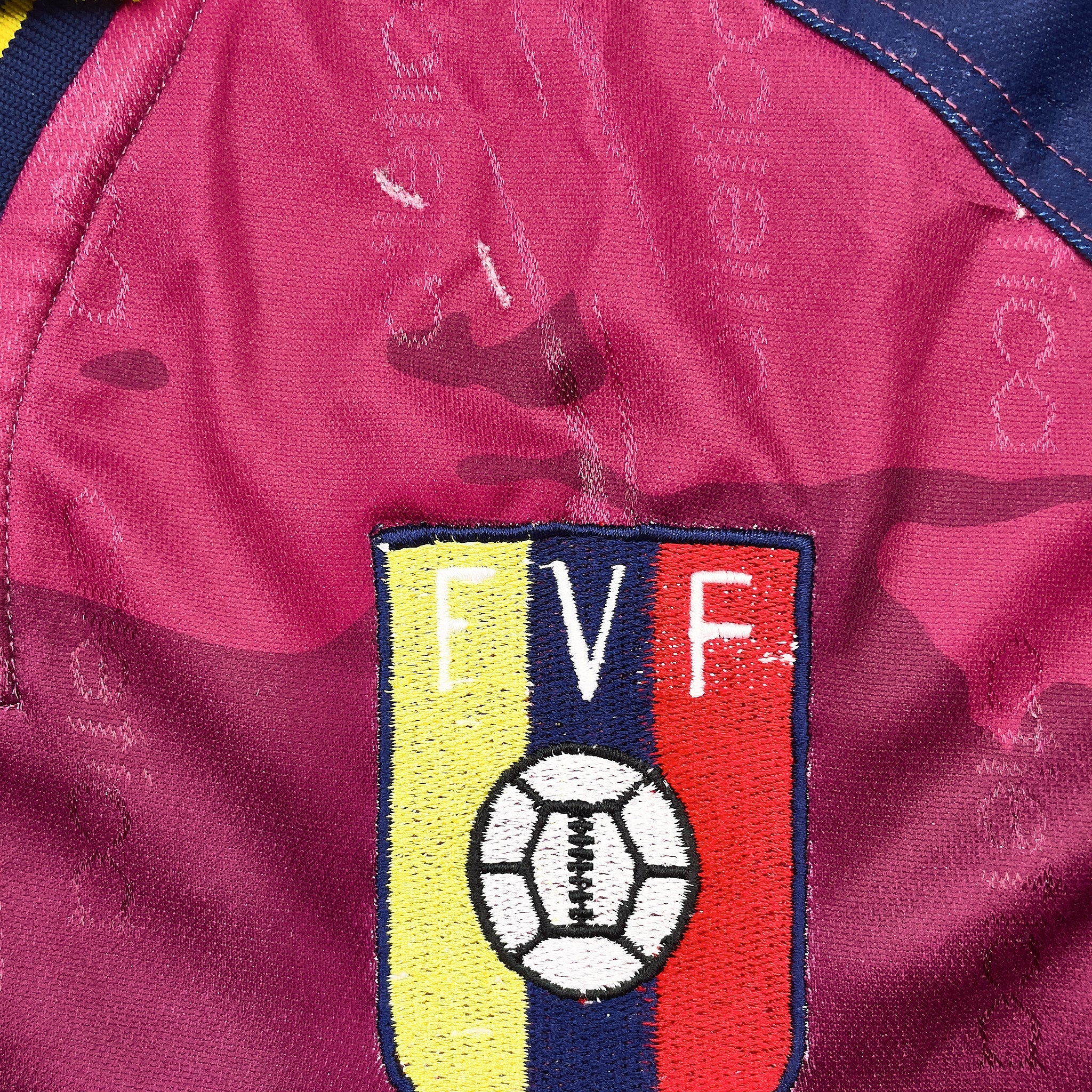 Buy 2000/02 Venezuela L/S Home Shirt (XL) Atletica ~ Free worldwide shipping available ~ Authentic Vintage Football Shirts from Cult Kits