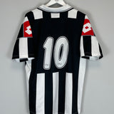 Shop 2000/01 JUVENTUS #10 HOME SHIRT (L) LOTTO, classic football shirts, vintage football shirts & retro soccer jerseys at Cult Kits