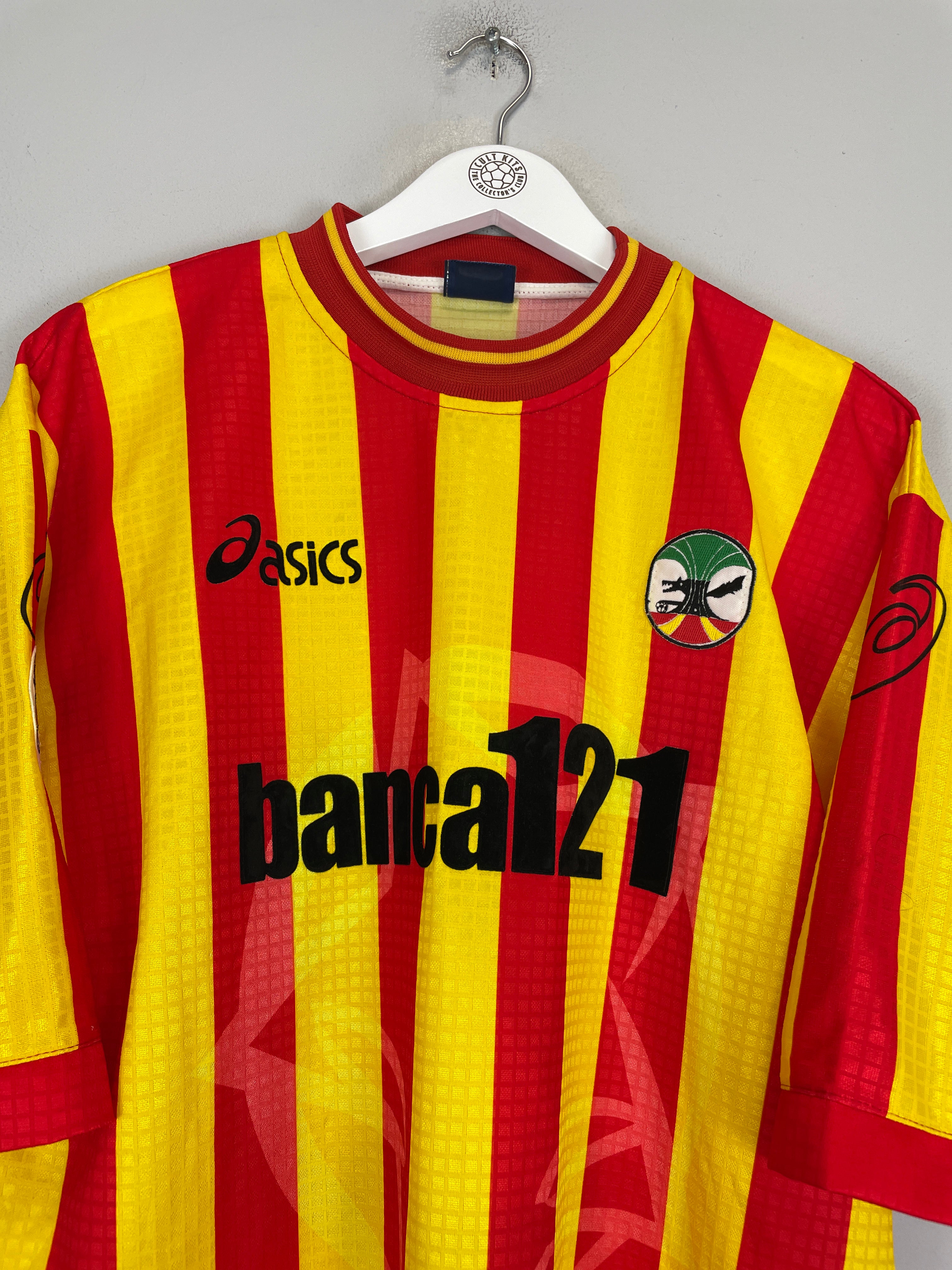 Shop 2000/01 LECCE VIALI #23 *MATCH ISSUE* HOME SHIRT (XXL) ASICS, classic football shirts, vintage football shirts & retro soccer jerseys at Cult Kits