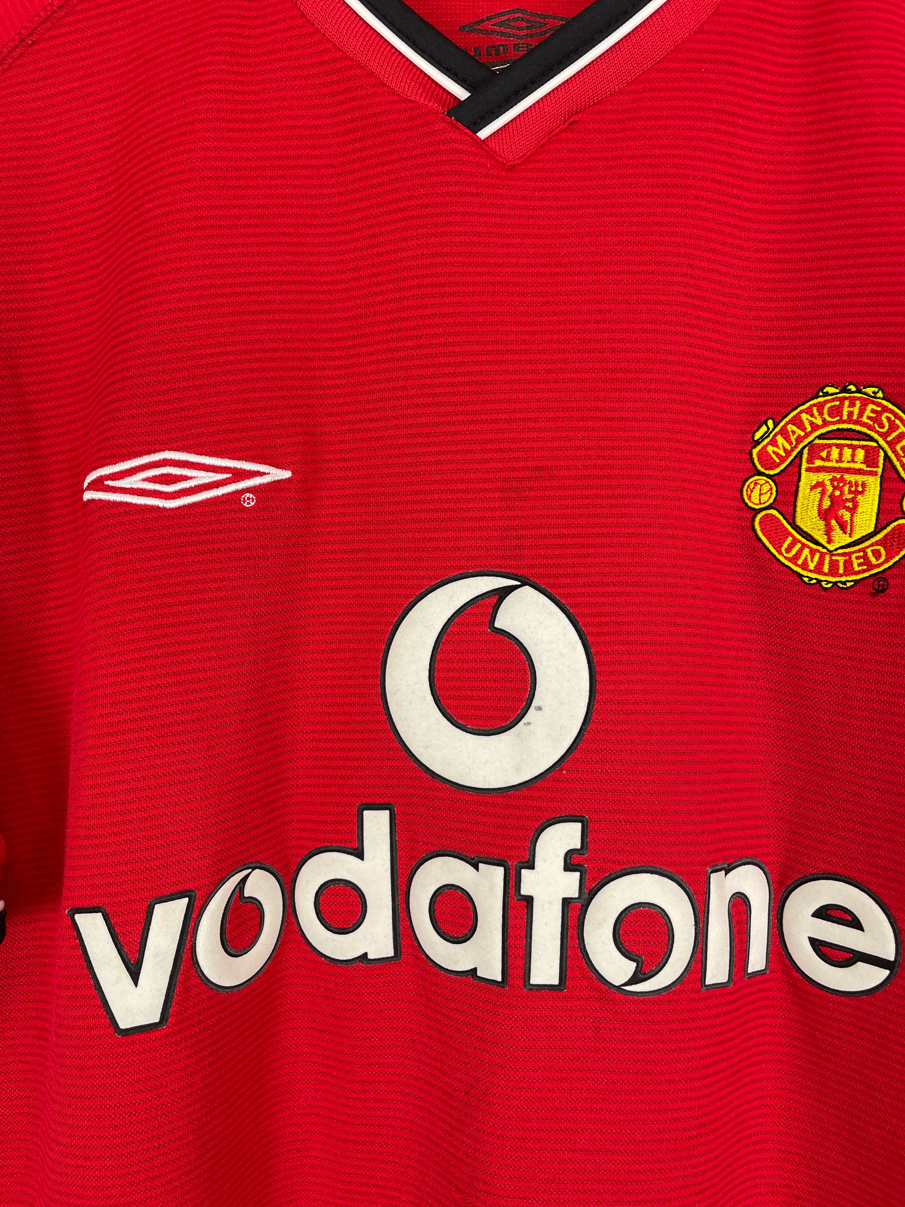 2000_01_MANCHESTER_UNITED_SOLSKJAER_20_HOME_SHIRT_L_UMBRO_VODAPHONE CLOSEUP BADGE CREST 