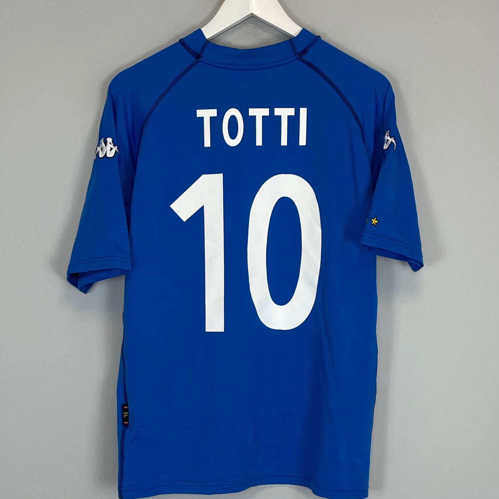 Shop 2000/02 ITALY TOTTI #10 HOME SHIRT (XL) KAPPA, classic football shirts, vintage football shirts & retro soccer jerseys at Cult Kits