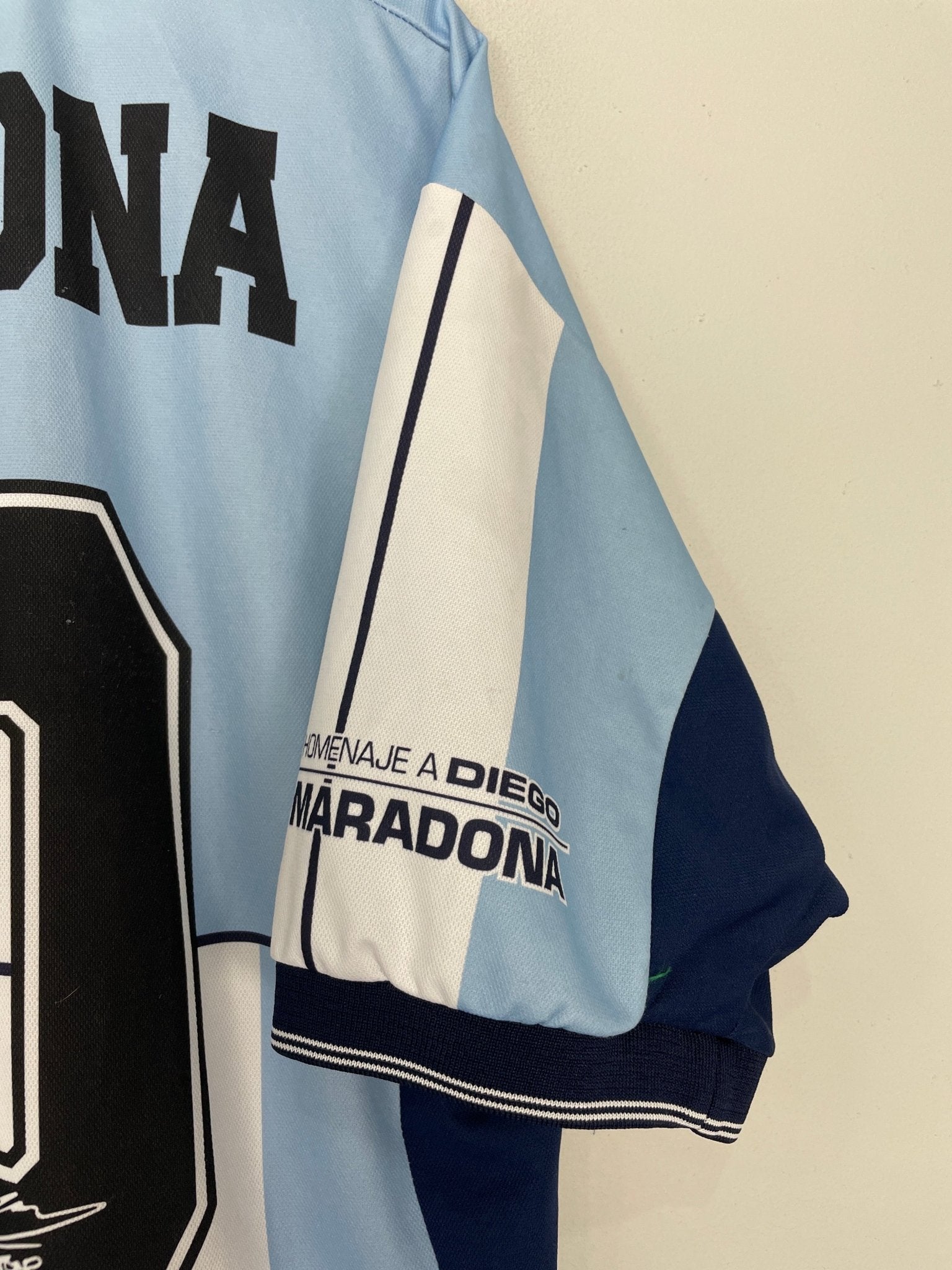 Shop 2001 ARGENTINA DIEGO MARADONA #10 TESTIMONIAL SHIRT (M) FILA, classic football shirts, vintage football shirts & retro soccer jerseys at Cult Kits