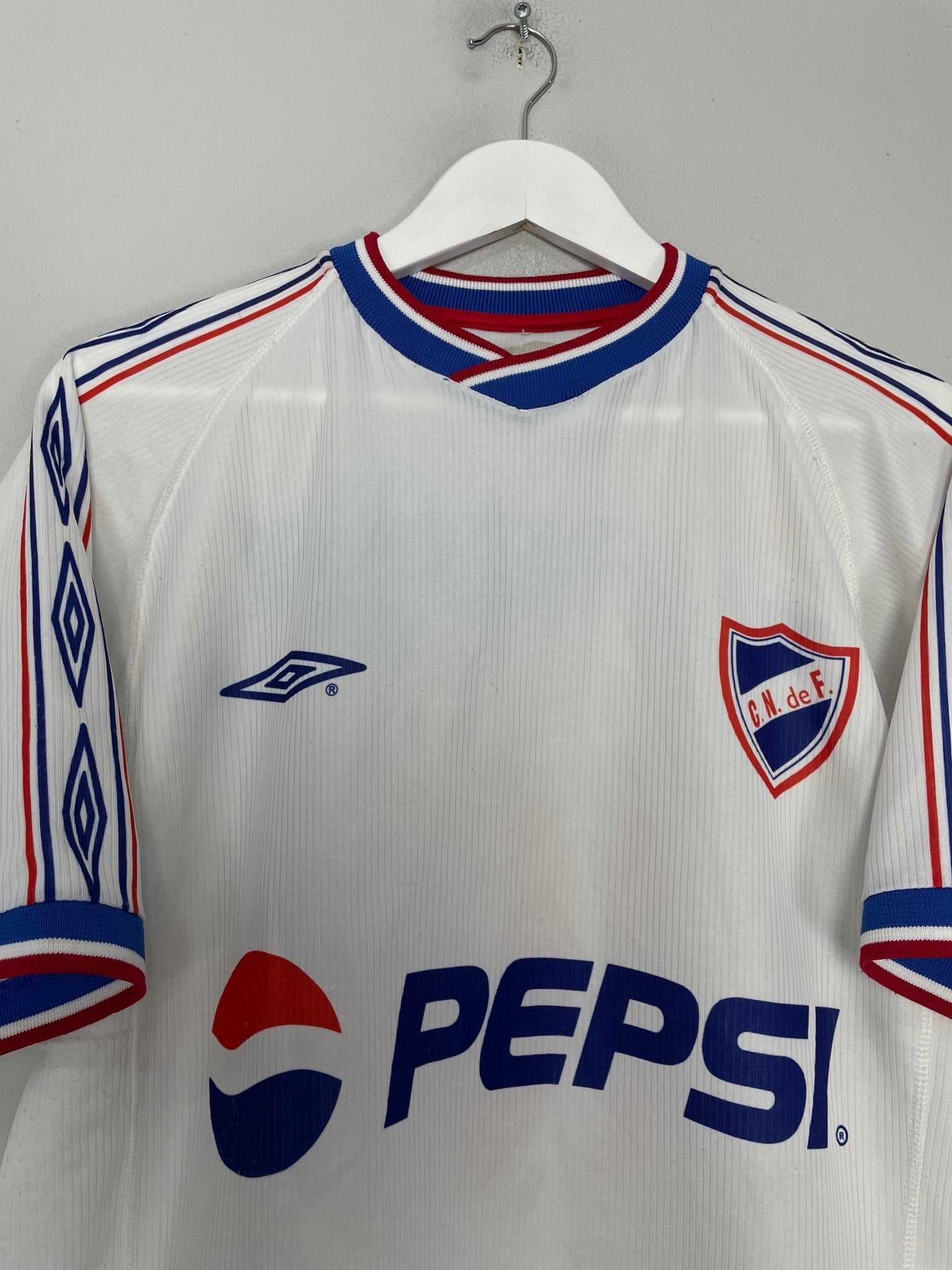 Shop 2001 CLUB NACIONAL #10 HOME SHIRT (M) UMBRO, classic football shirts, vintage football shirts & retro soccer jerseys at Cult Kits