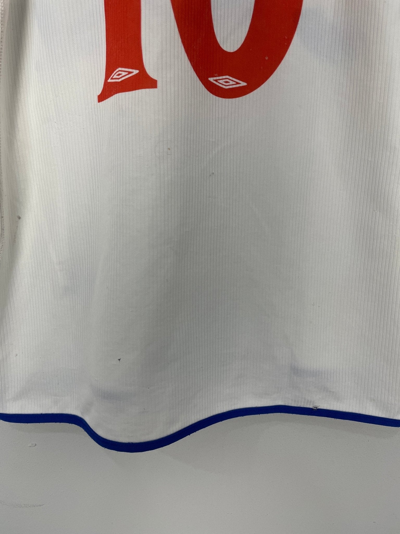 Shop 2001 CLUB NACIONAL #10 HOME SHIRT (M) UMBRO, classic football shirts, vintage football shirts & retro soccer jerseys at Cult Kits