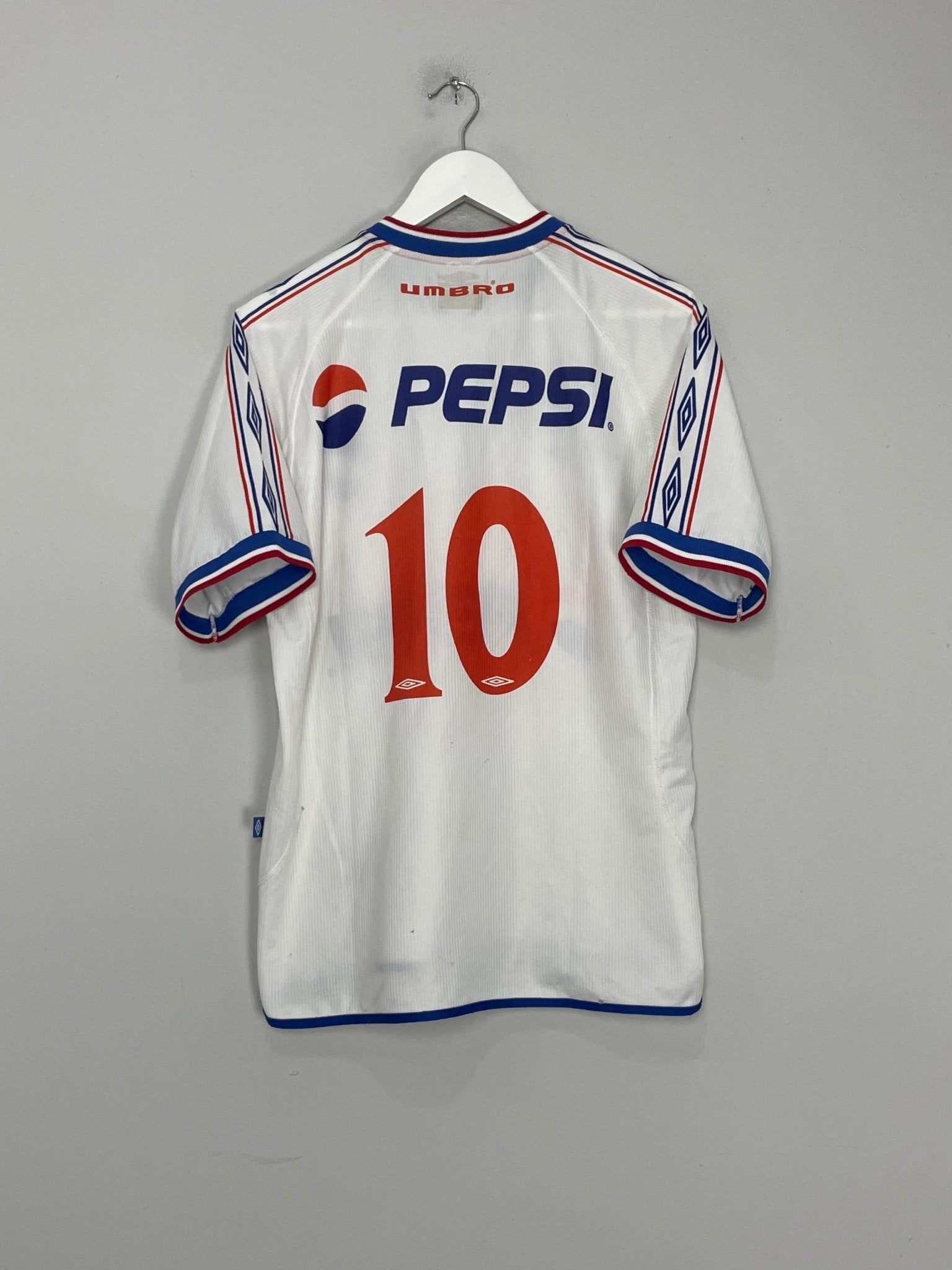Shop 2001 CLUB NACIONAL #10 HOME SHIRT (M) UMBRO, classic football shirts, vintage football shirts & retro soccer jerseys at Cult Kits
