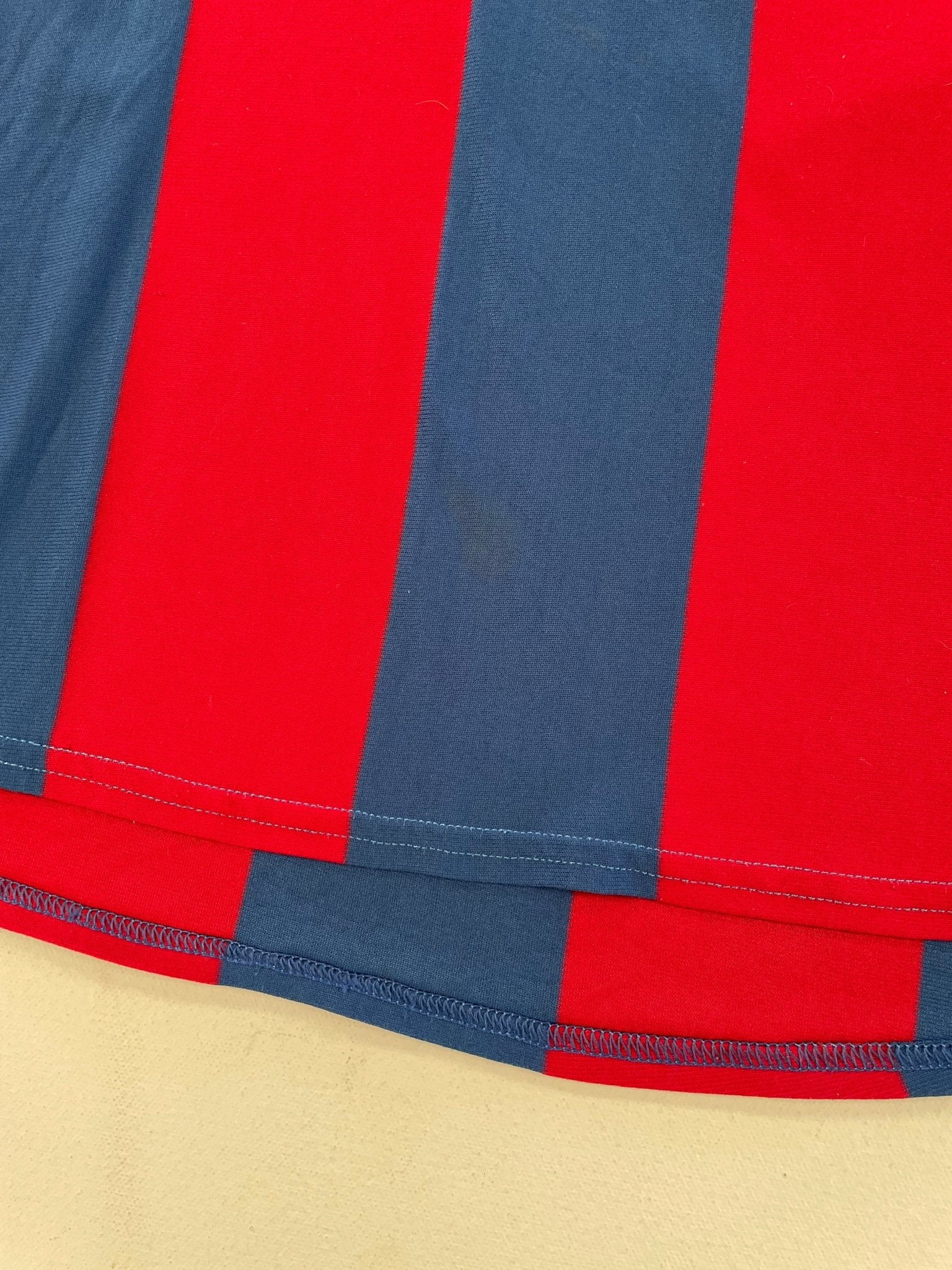 Buy 2001/02 Barcelona Rivaldo 10 Home Shirt (L) Nike ~ Free worldwide shipping ~ Authentic Vintage Football Shirts from Cult Kits
