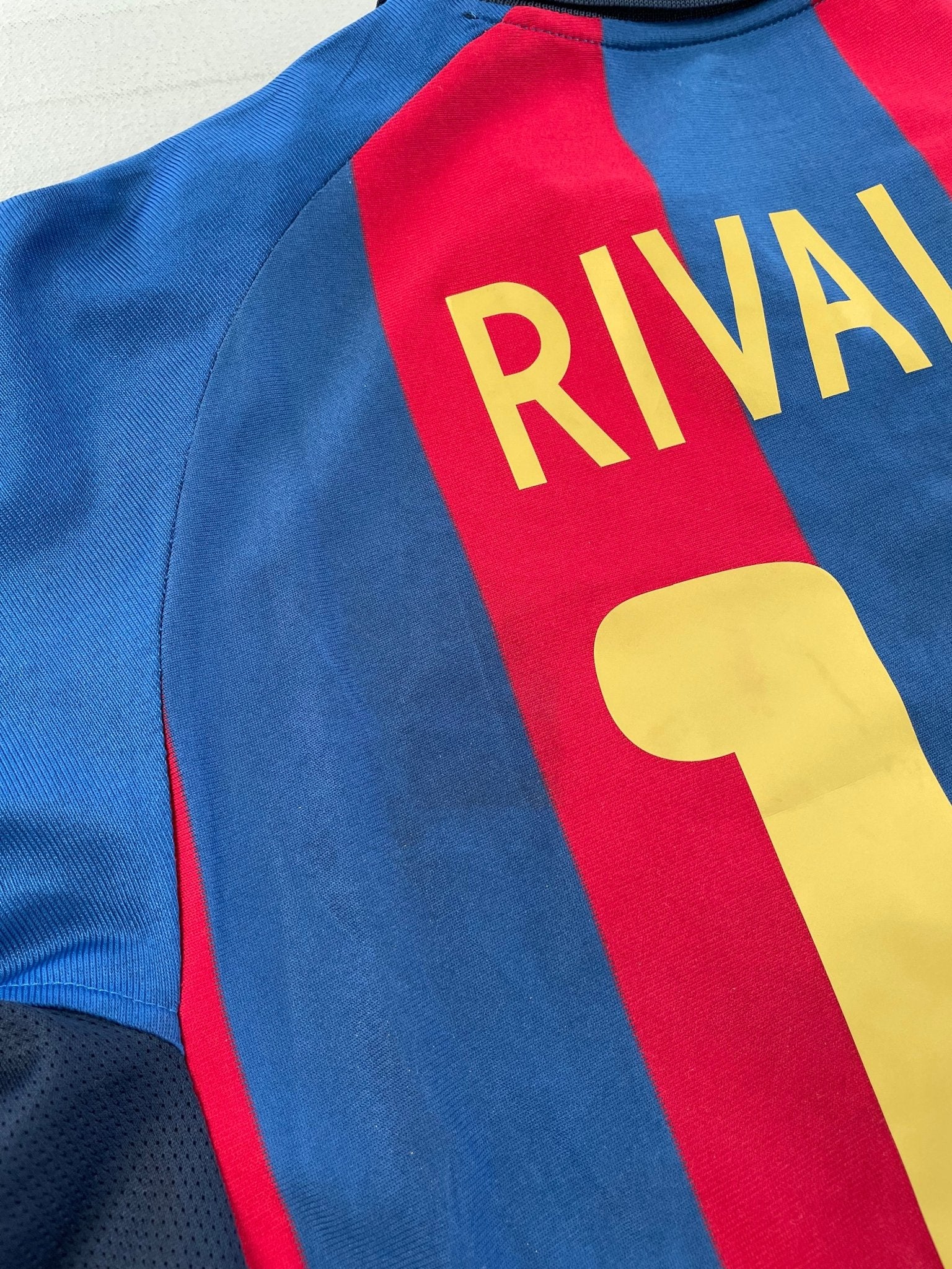 Buy 2001/02 Barcelona Rivaldo 10 Home Shirt (L) Nike ~ Free worldwide shipping ~ Authentic Vintage Football Shirts from Cult Kits