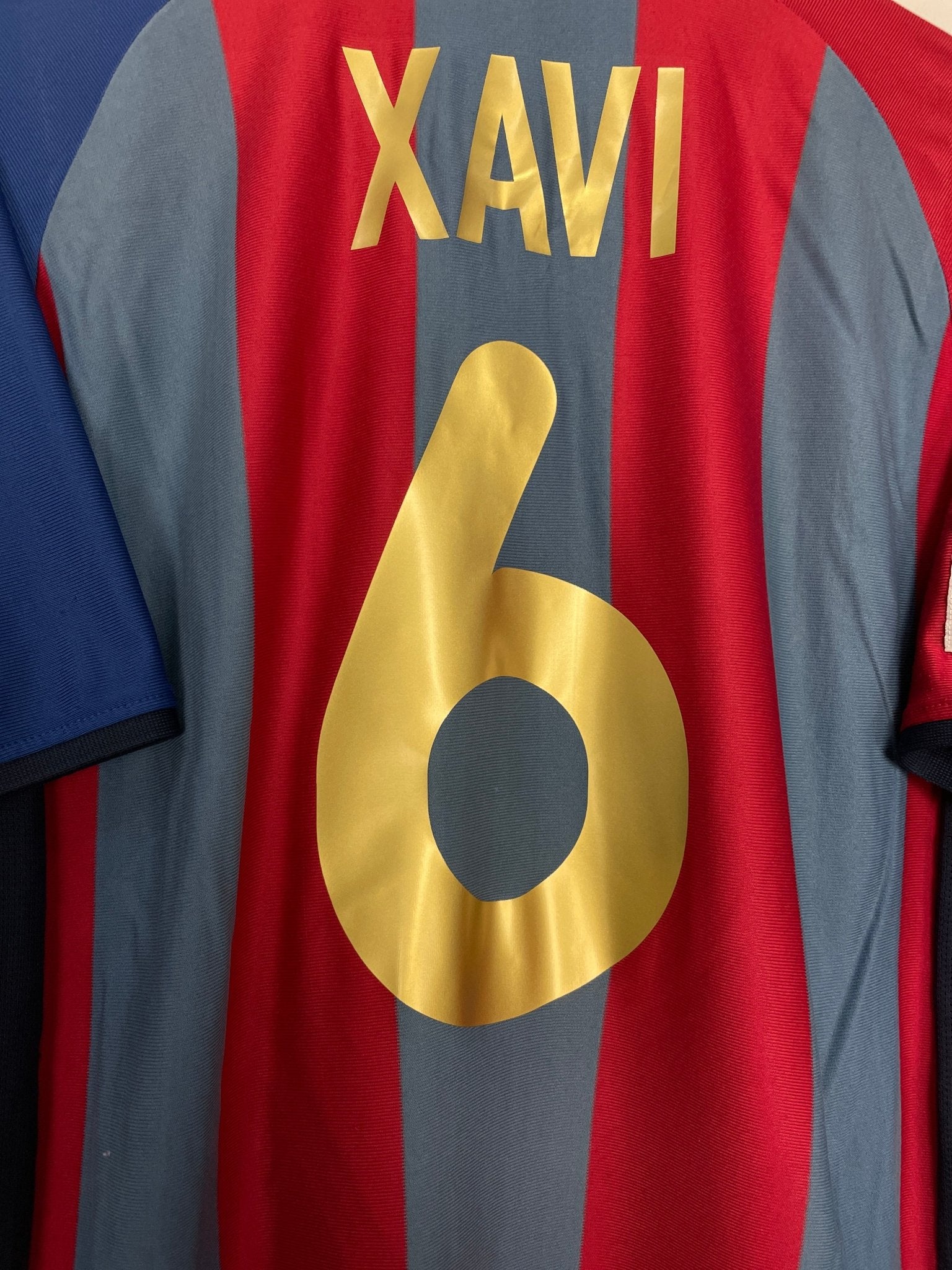 Shop 2001/02 BARCELONA XAVI #6 HOME SHIRT (L) NIKE, classic football shirts, vintage football shirts & retro soccer jerseys at Cult Kits