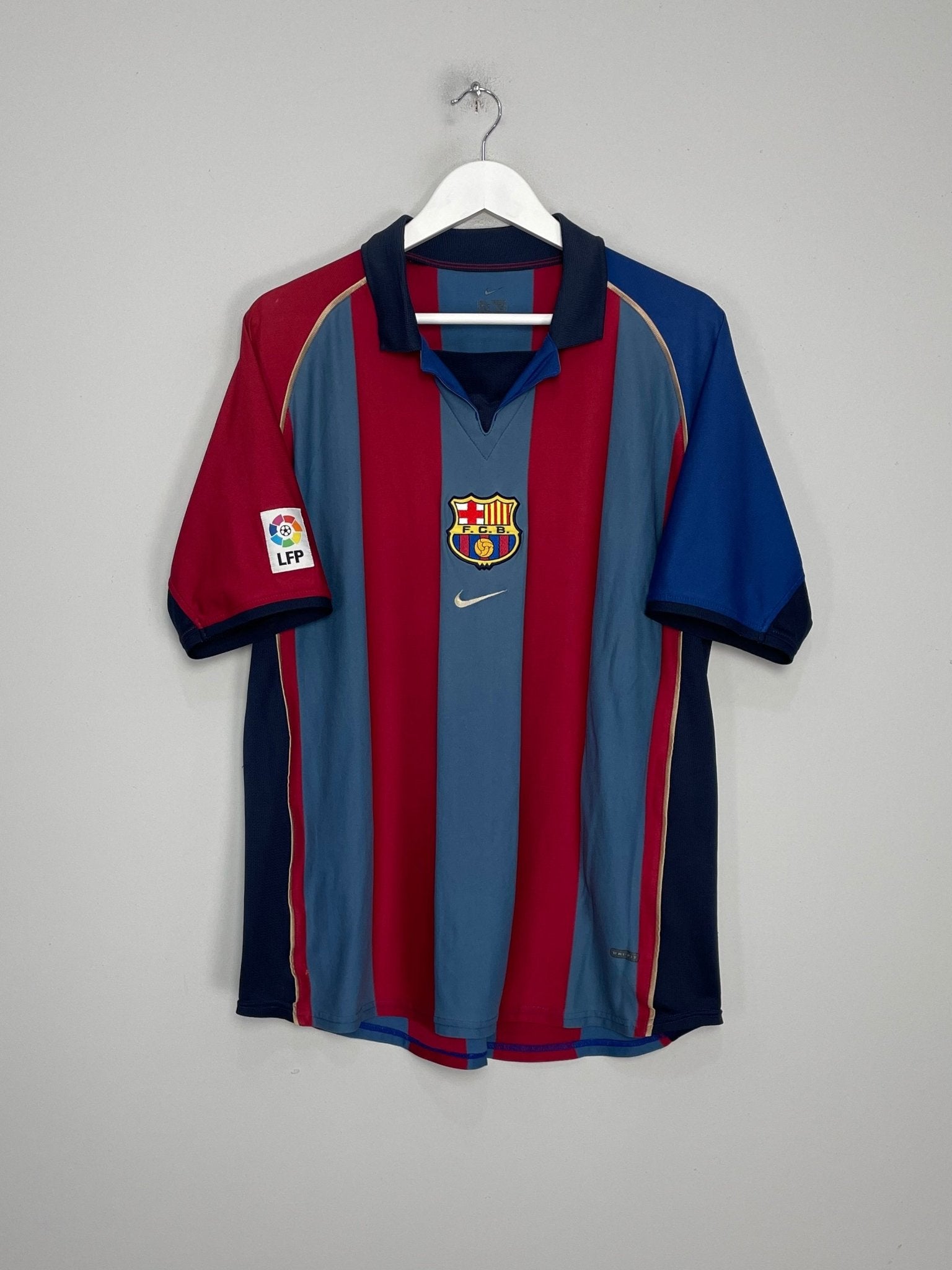 Shop 2001/02 BARCELONA XAVI #6 HOME SHIRT (L) NIKE, classic football shirts, vintage football shirts & retro soccer jerseys at Cult Kits