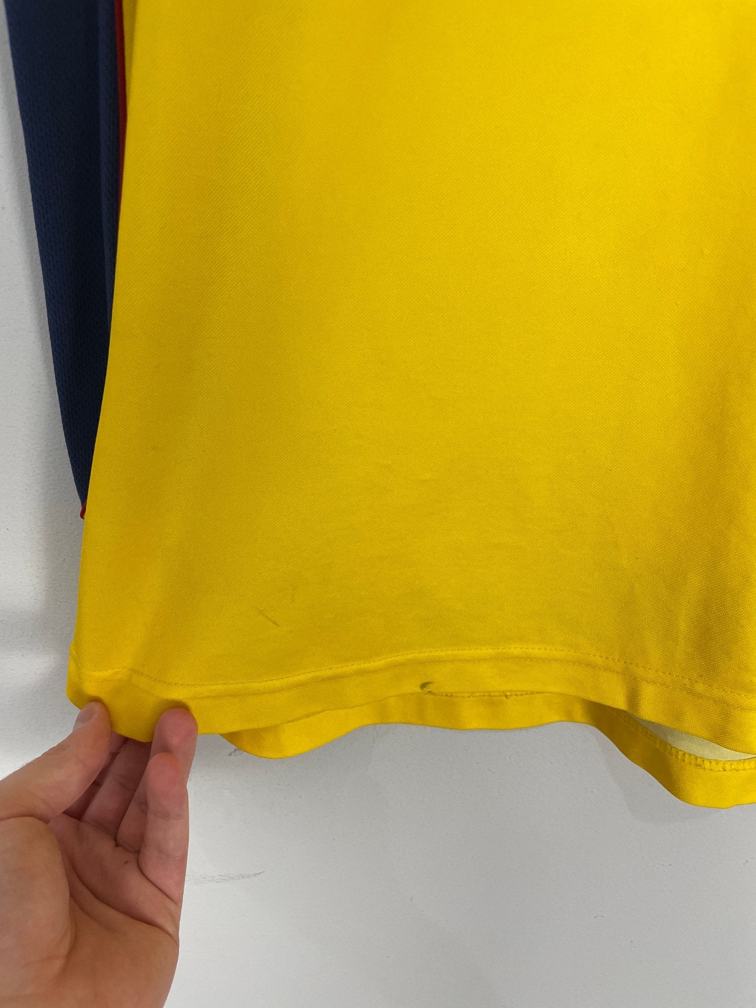 Shop 2001/02 CLUB AMERICA HOME SHIRT (M) NIKE, classic football shirts, vintage football shirts & retro soccer jerseys at Cult Kits