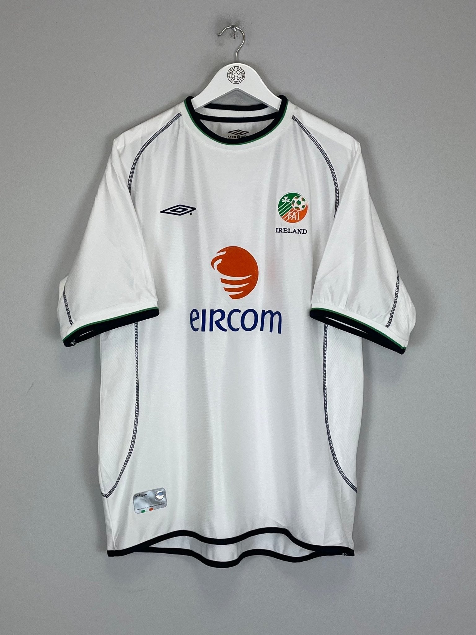 Shop 2001/02 IRELAND AWAY SHIRT (XL) UMBRO, classic football shirts, vintage football shirts & retro soccer jerseys at Cult Kits