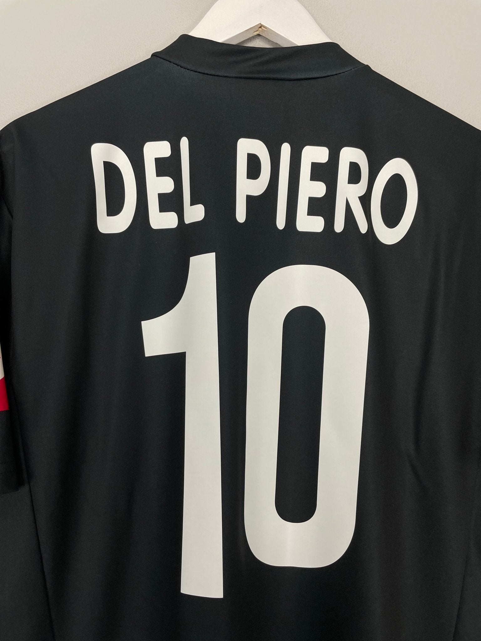 Shop 2001/02 JUVENTUS DEL PIERO #10 AWAY SHIRT (XL) LOTTO, classic football shirts, vintage football shirts & retro soccer jerseys at Cult Kits
