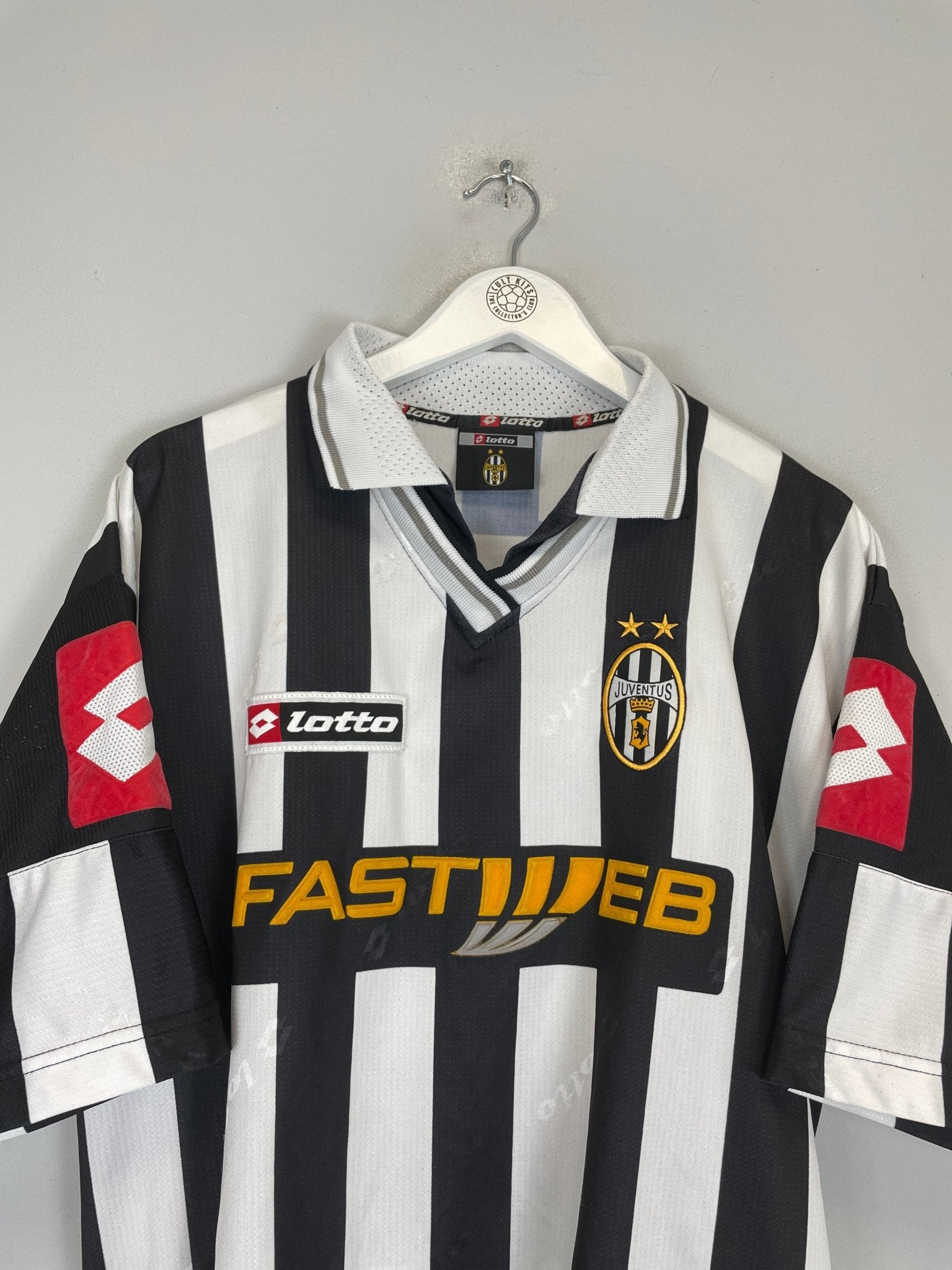 Shop 2001/02 JUVENTUS DEL PIERO #10 HOME SHIRT (L) LOTTO, classic football shirts, vintage football shirts & retro soccer jerseys at Cult Kits