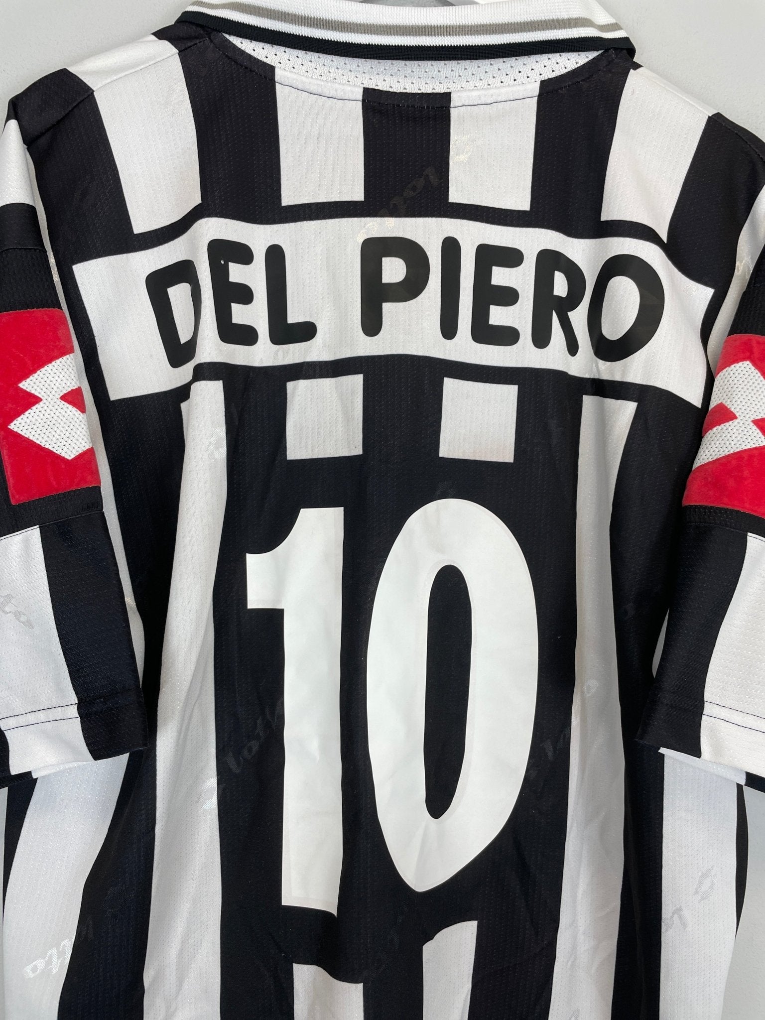 Shop 2001/02 JUVENTUS DEL PIERO #10 HOME SHIRT (L) LOTTO, classic football shirts, vintage football shirts & retro soccer jerseys at Cult Kits