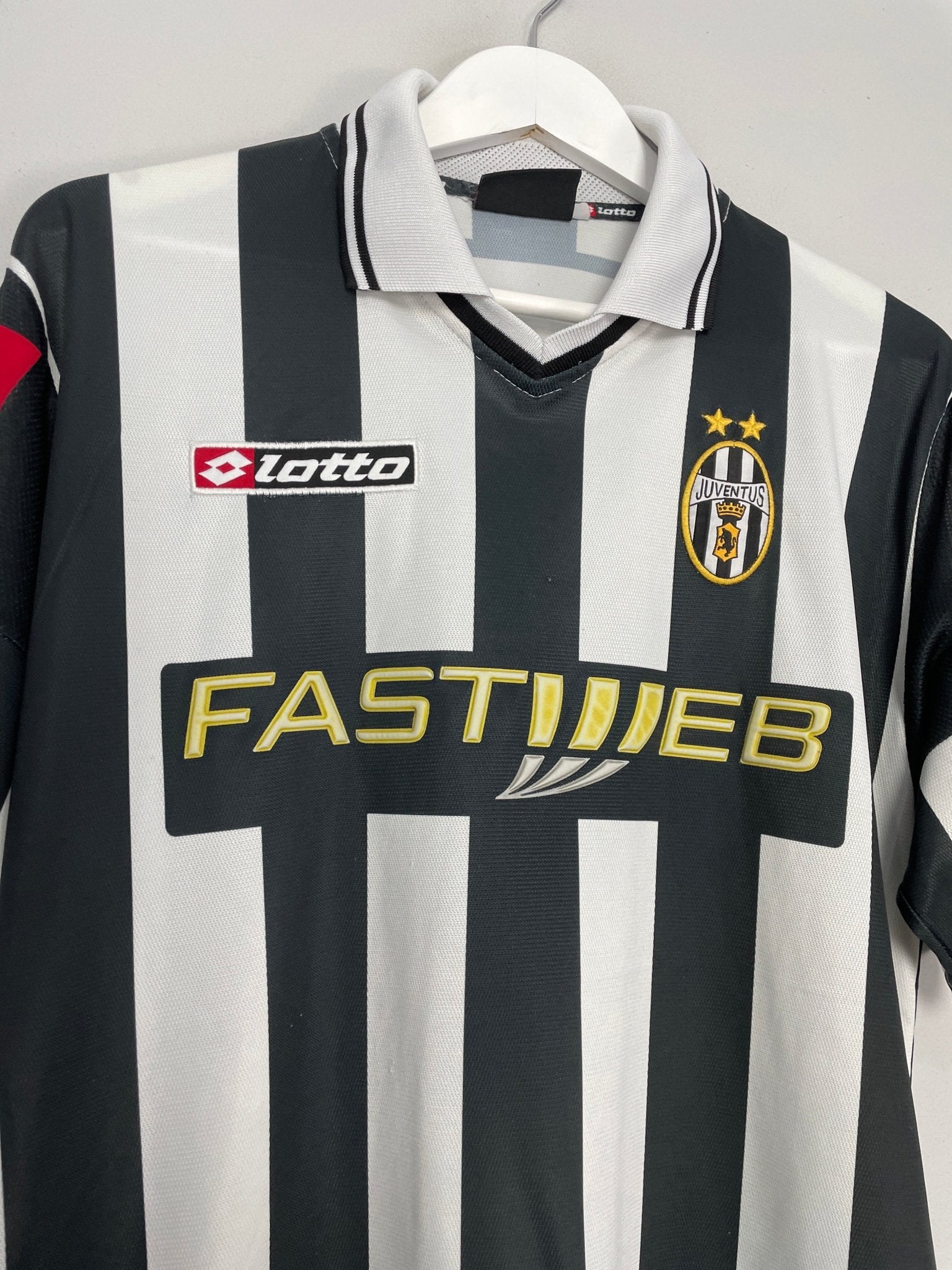 Shop 2001/02 JUVENTUS DEL PIERO #10 HOME SHIRT (M) LOTTO, classic football shirts, vintage football shirts & retro soccer jerseys at Cult Kits