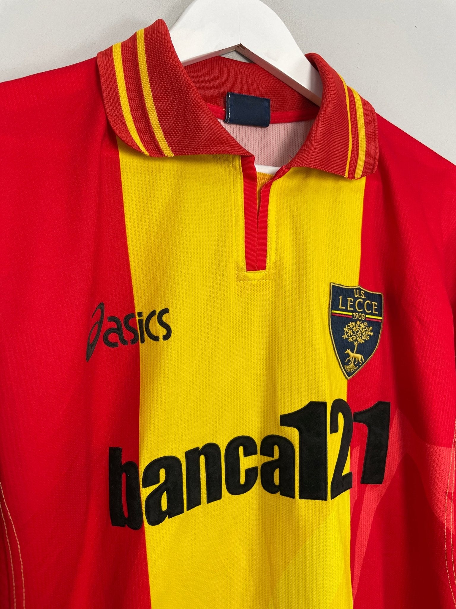 Shop 2001/02 LECCE HOME SHIRT (L) ASICS, classic football shirts, vintage football shirts & retro soccer jerseys at Cult Kits